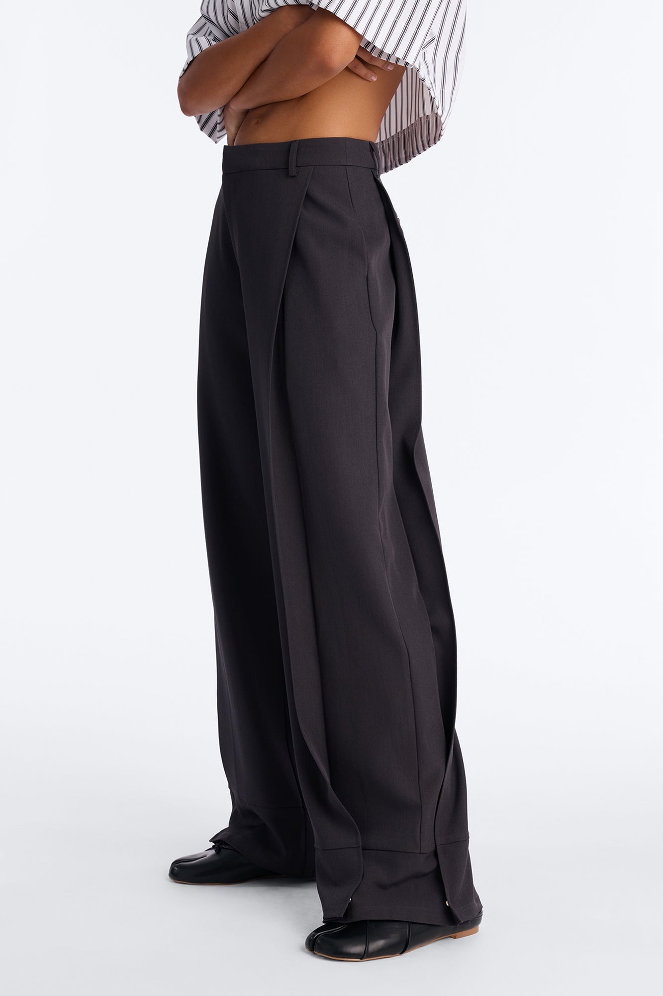 Anya Double Side Pleat Button Hem Trouser 33″ - Charcoal