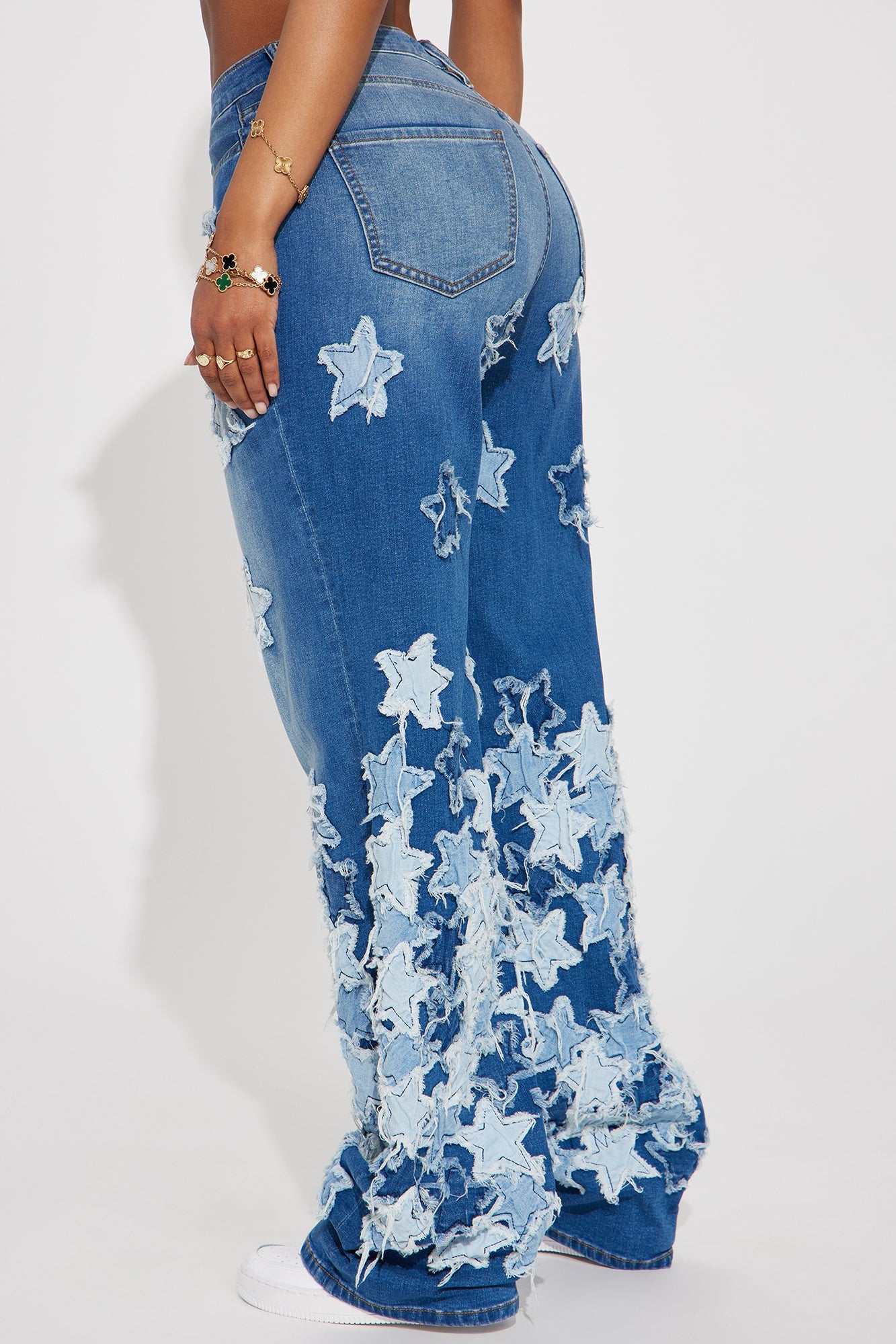 Star Of The Show Baggy Jeans - Medium Wash