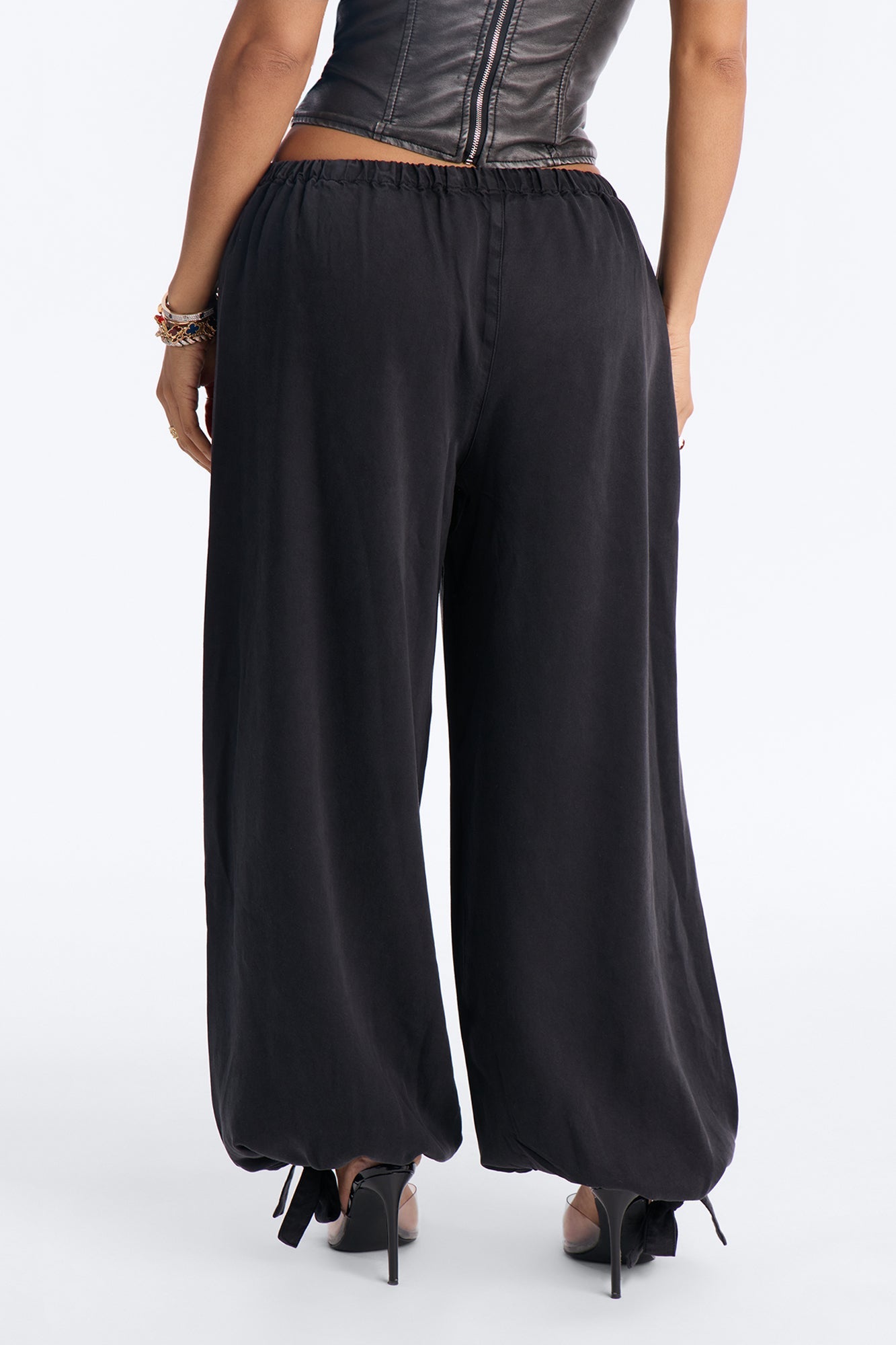 Trixie Washed Lyocell Balloon Jogger Pant 31″ - Black