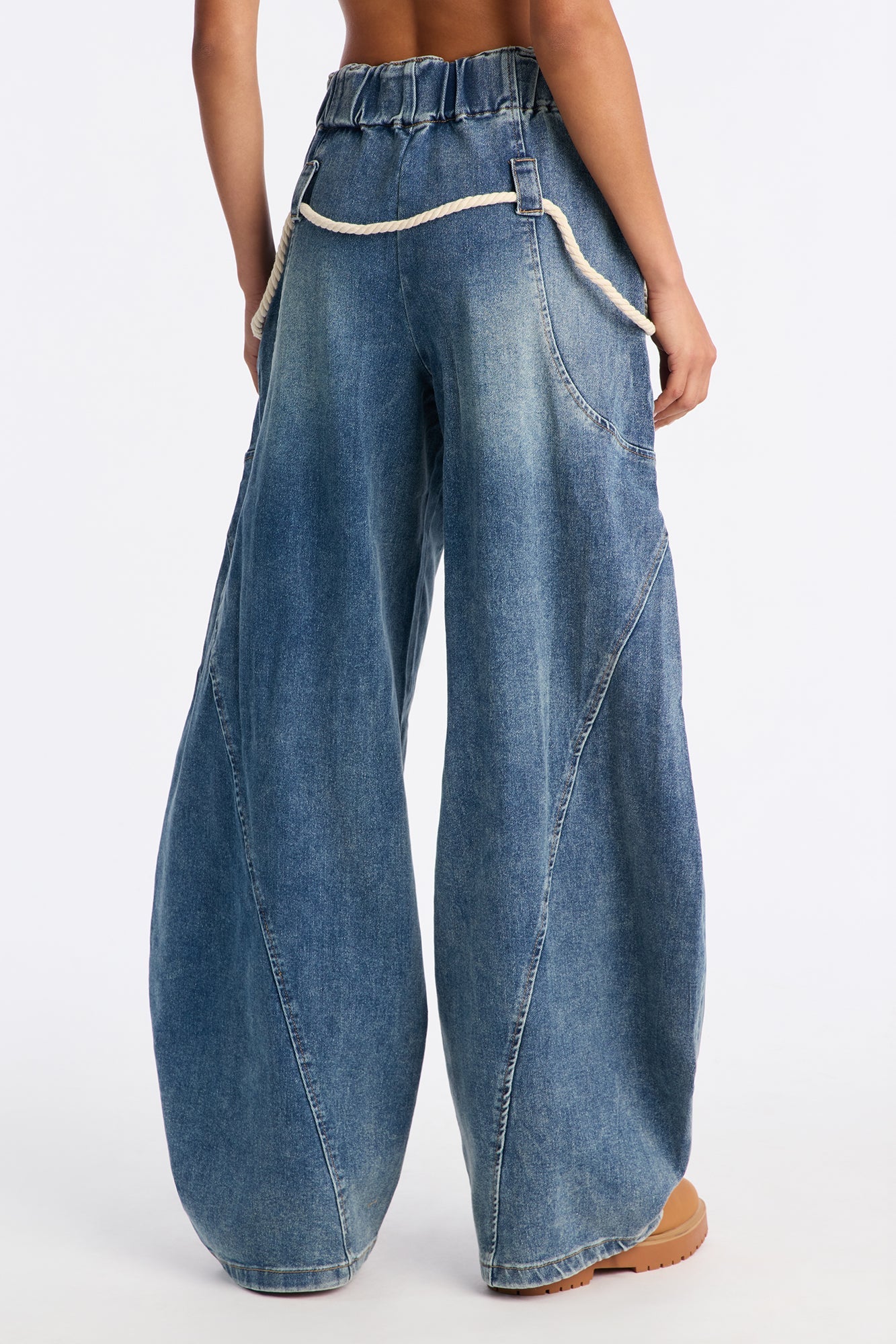 Hang Tight Belted Baggy Jeans - Dark Wash