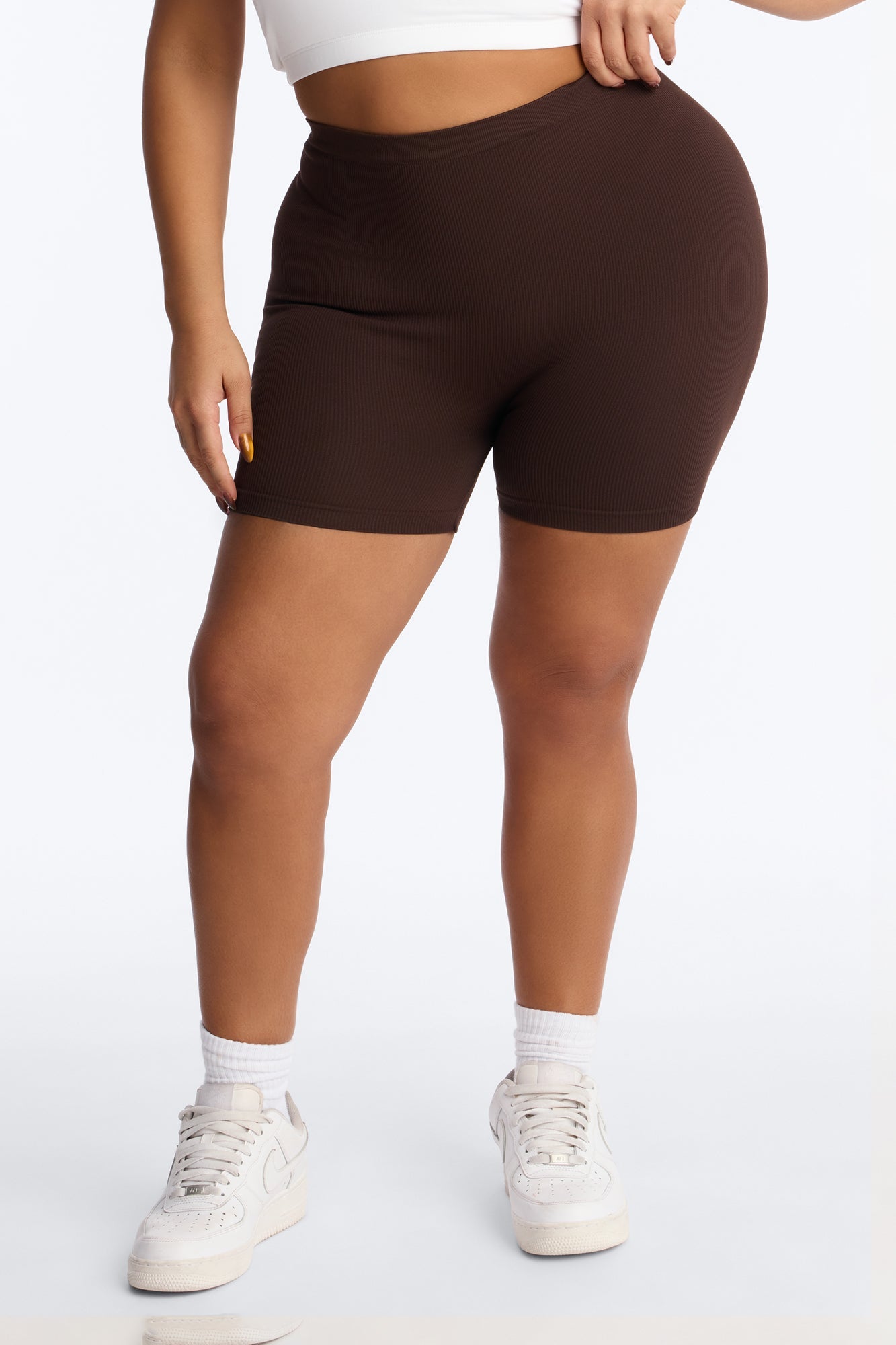 Uncomplicated Seamless Shorts - Dark Brown