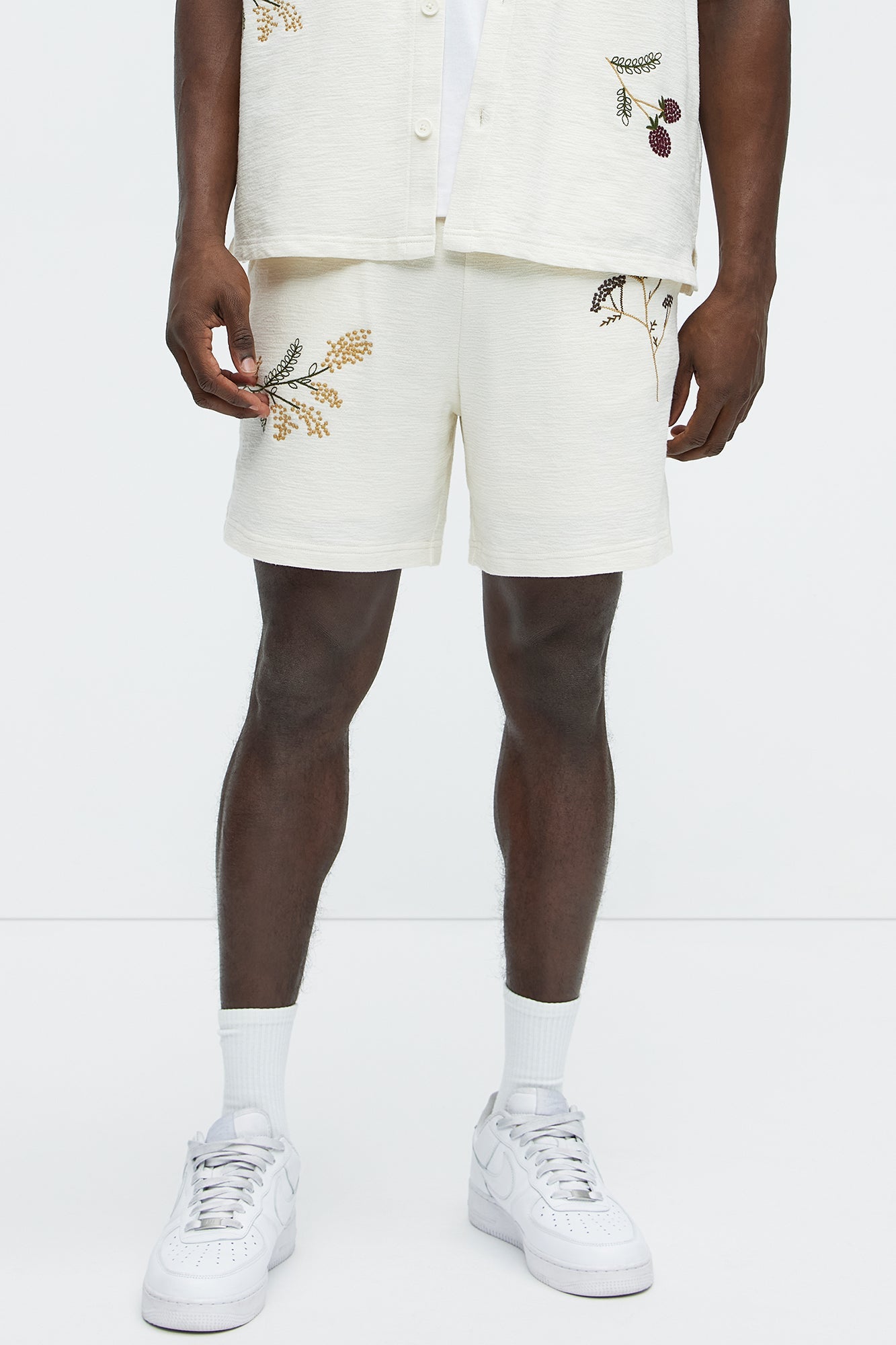 Berries And Blooms Embroidered Shorts - Cream