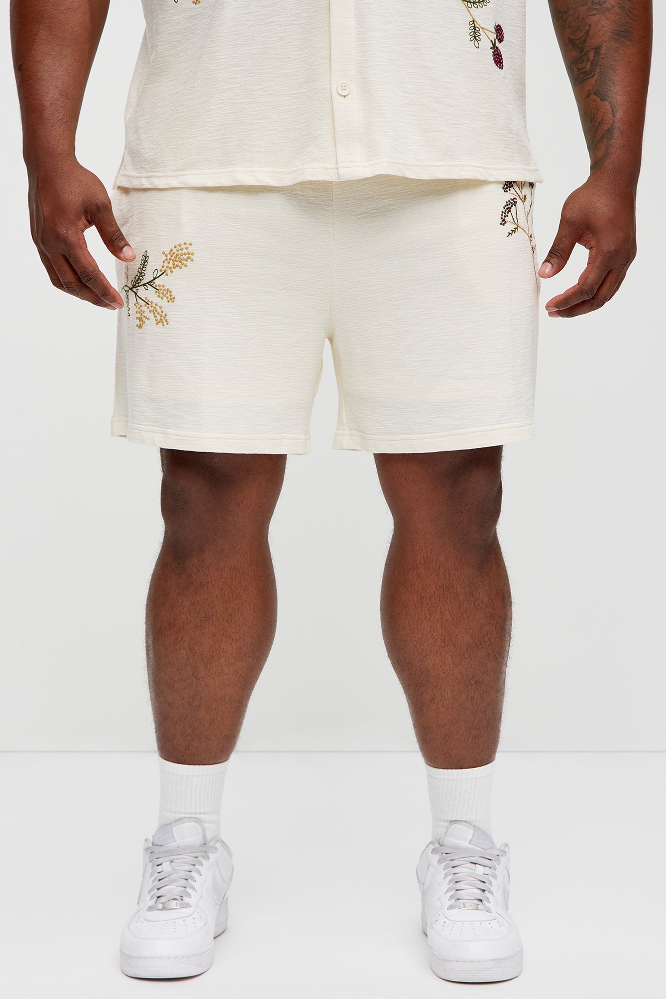 Berries And Blooms Embroidered Shorts - Cream