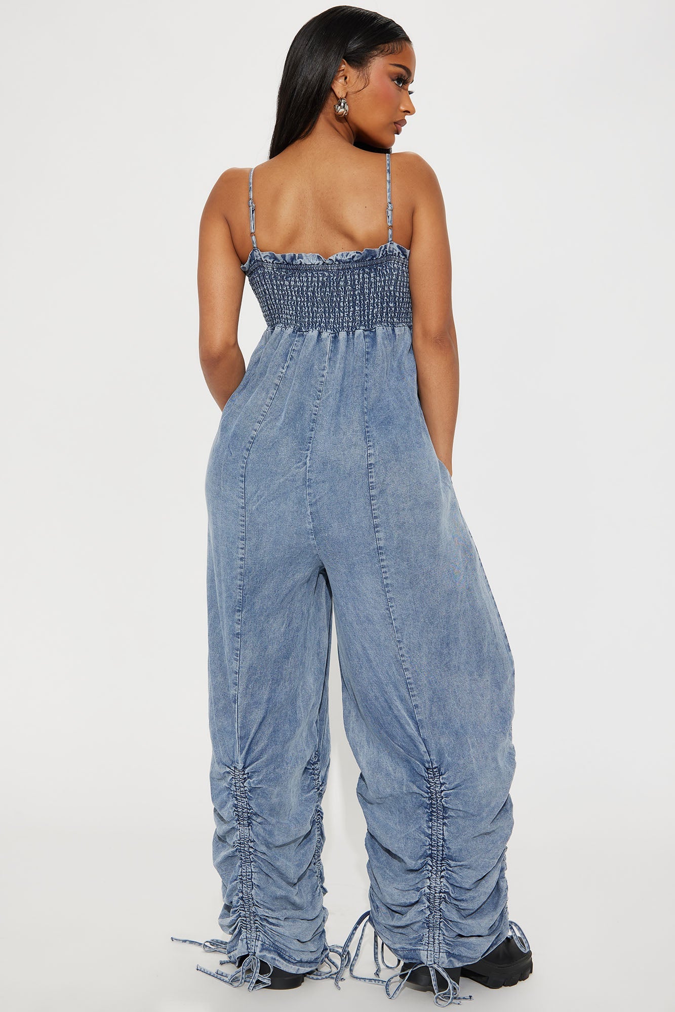 Vera Chambray Jumpsuit - Medium Wash