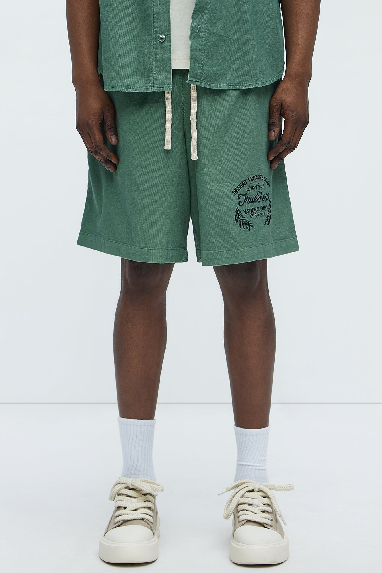 Retro Embroidered Corduroy Shorts - Green