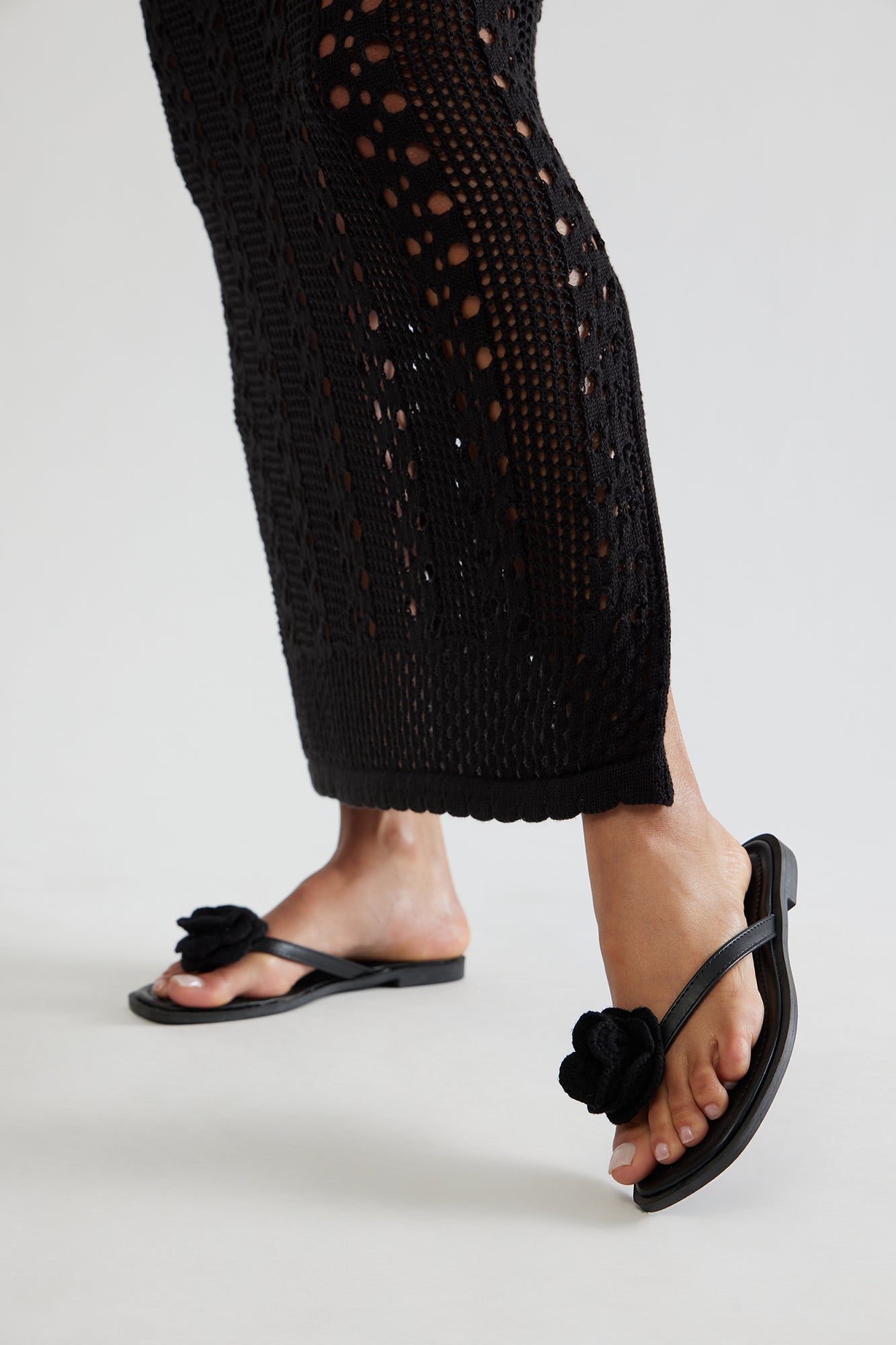 Tina Crochet Flower Flip Flops - Black