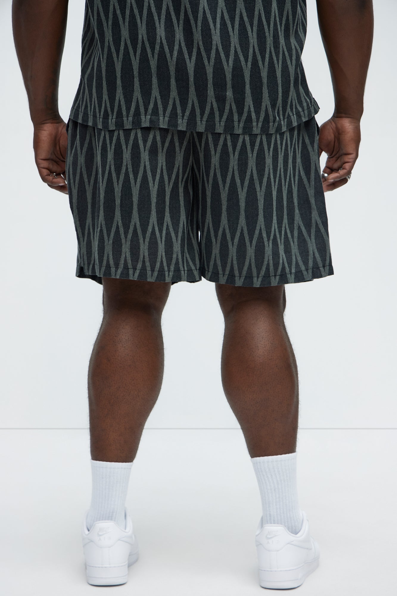 Waved Lines Shorts - Black/combo