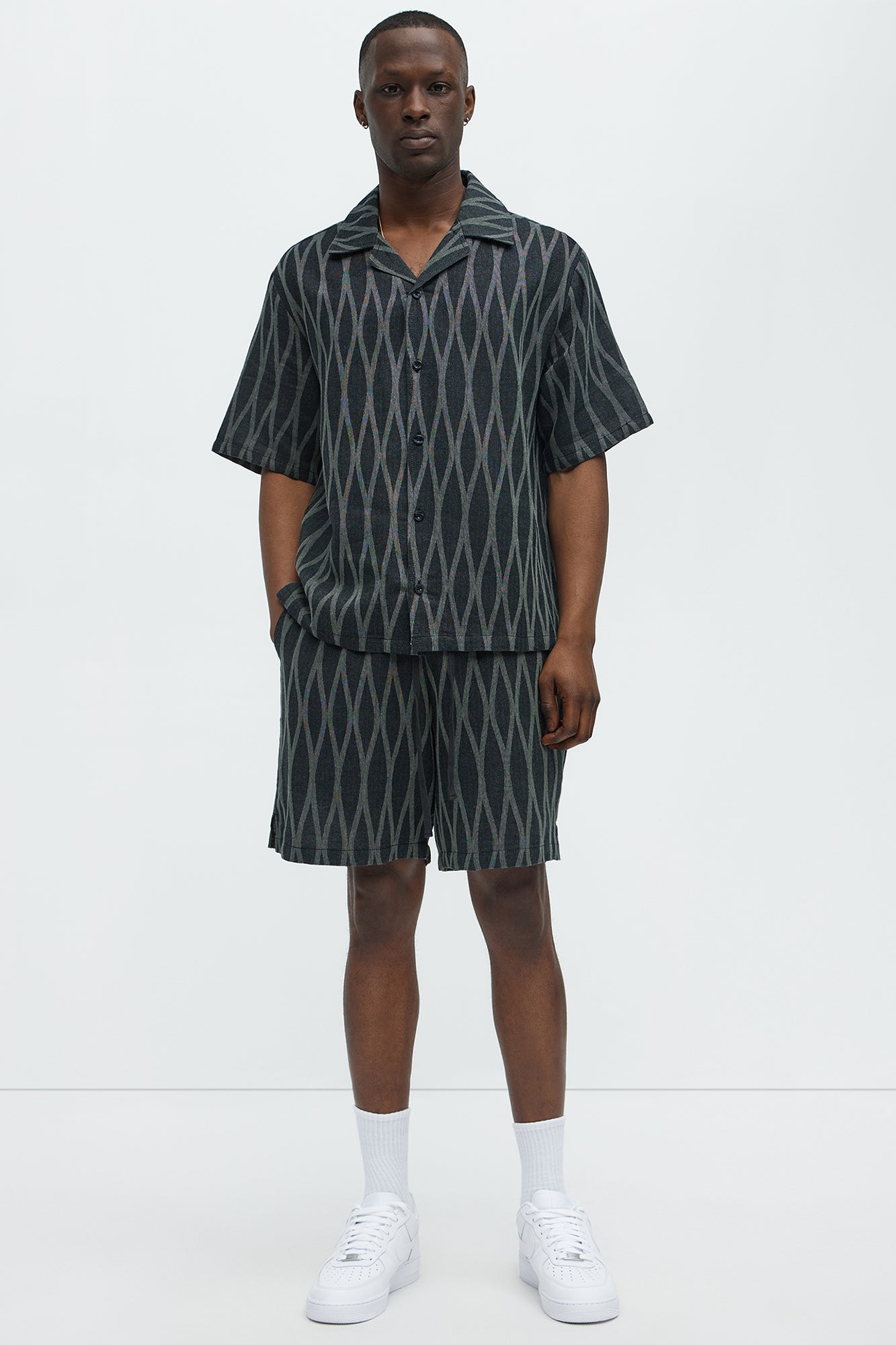 Waved Lines Shorts - Black/combo