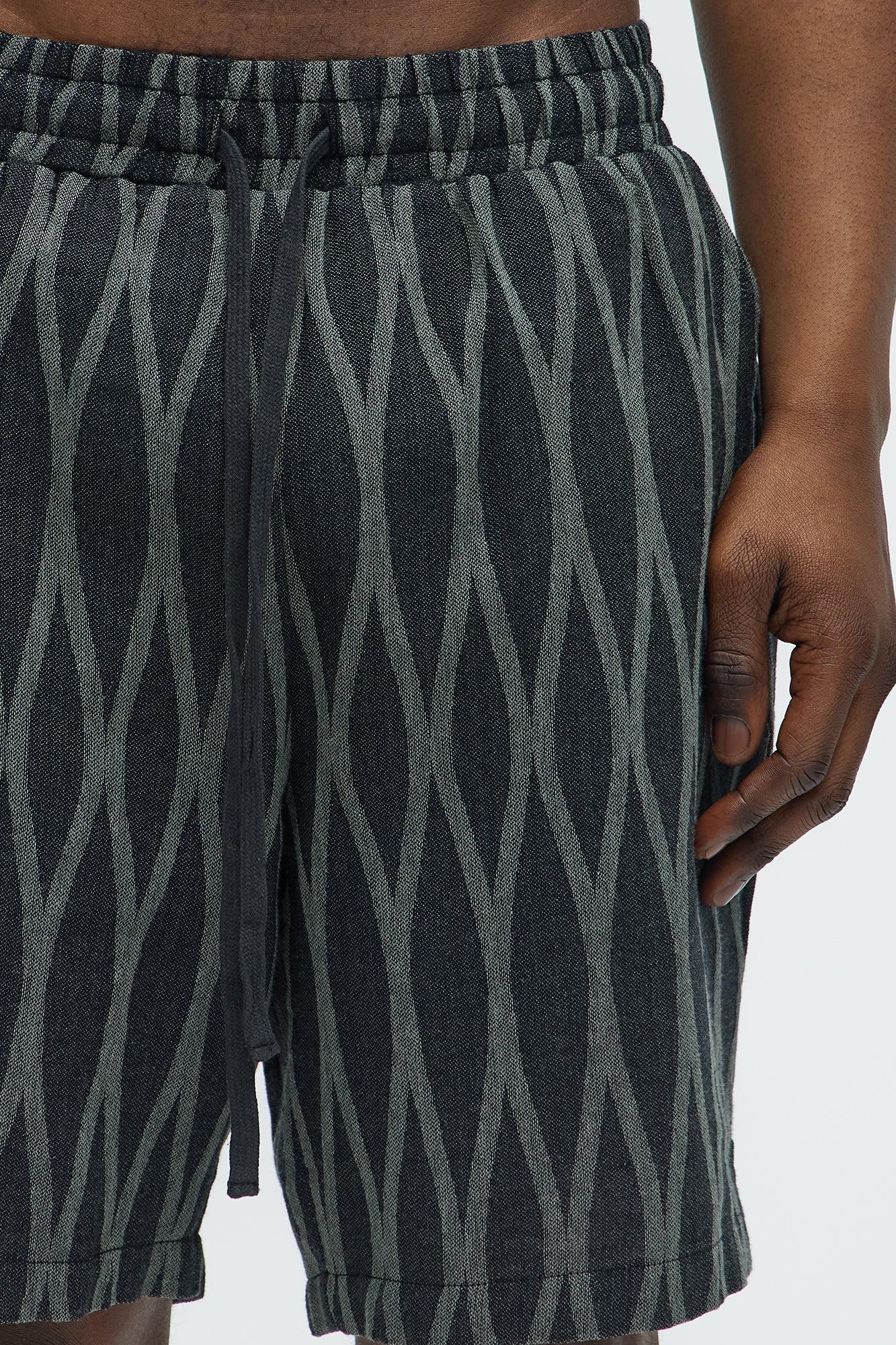 Waved Lines Shorts - Black/combo