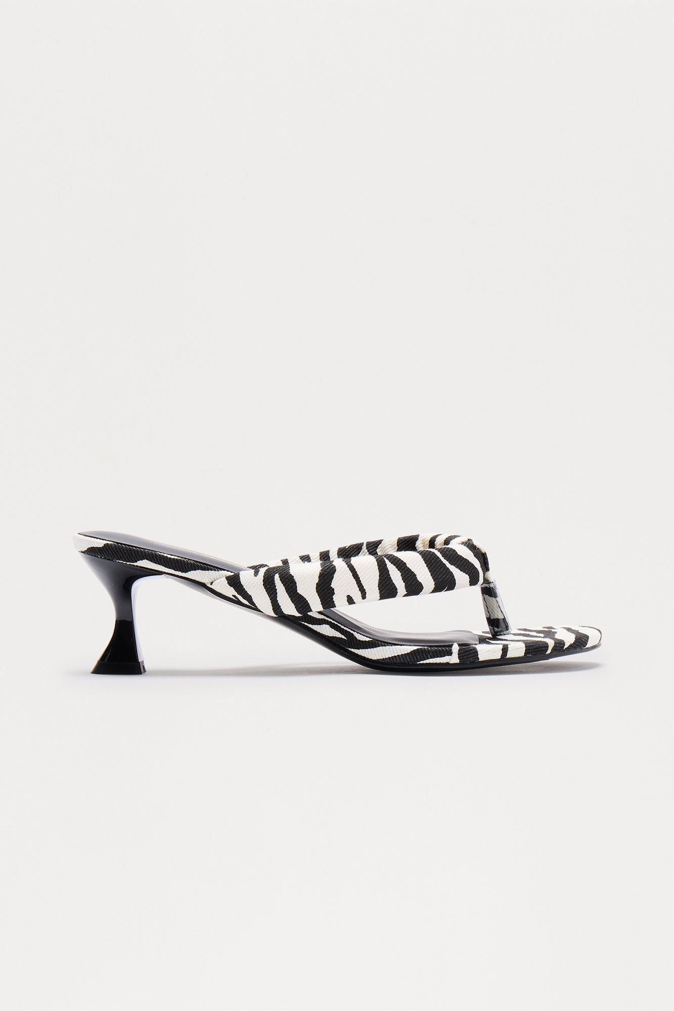 Moa Thong Kitten Heels - Black/White