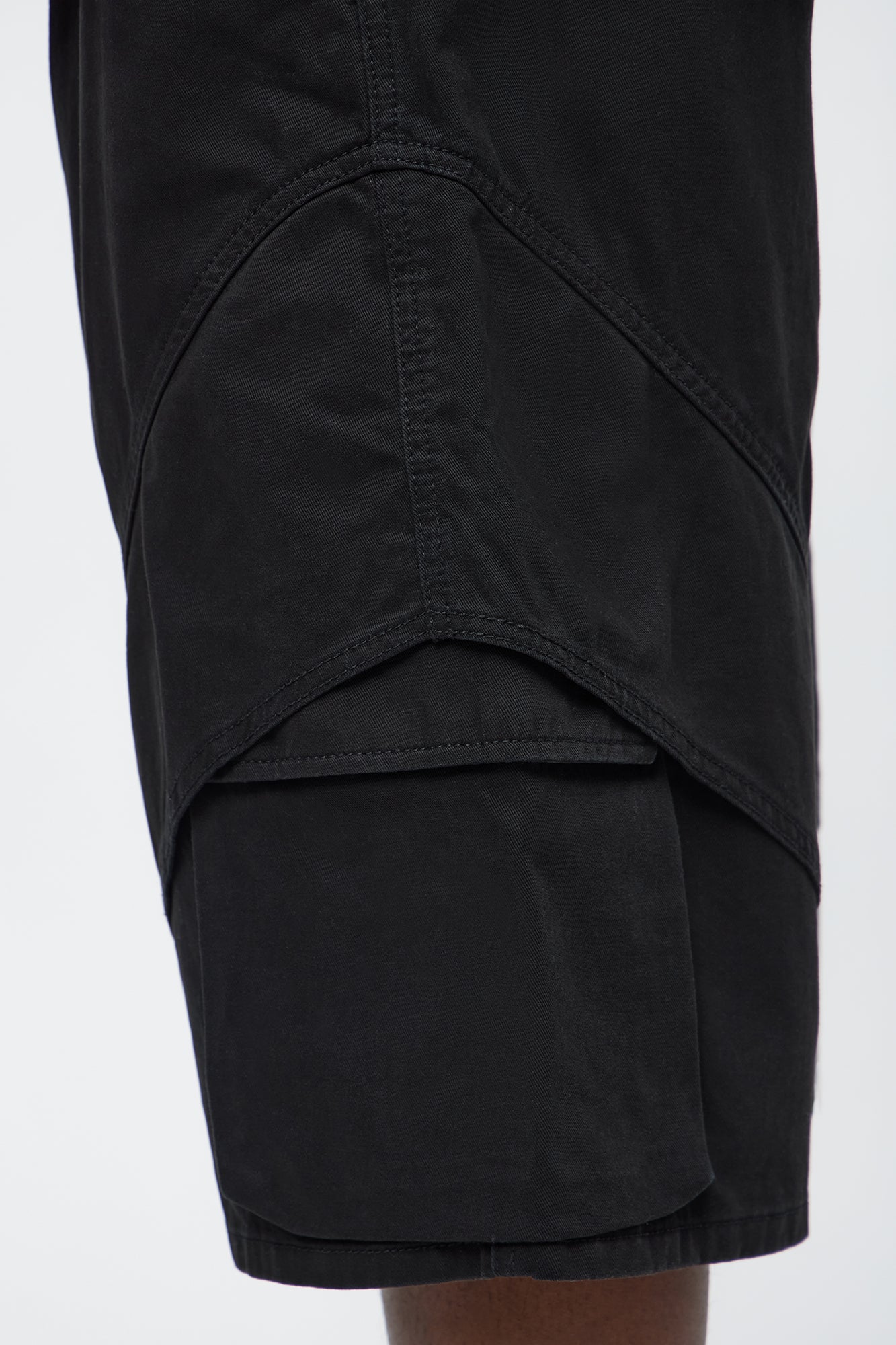 Baggy Hidden Lines Cargo Shorts - Black
