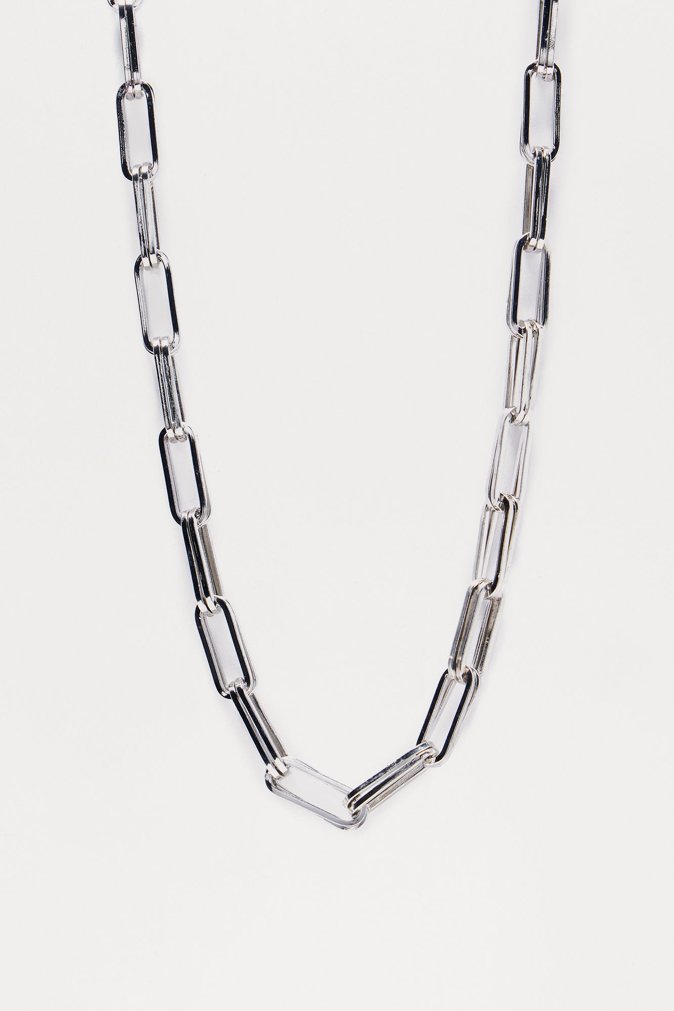 Sleek Style Clasp Necklace - Silver