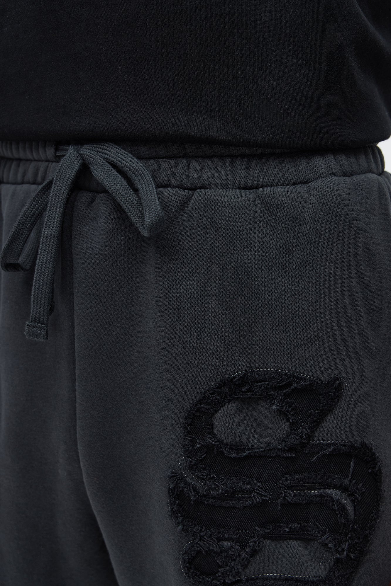 Tyson Relaxed Frayed Patch Sweatshorts - Charcoal