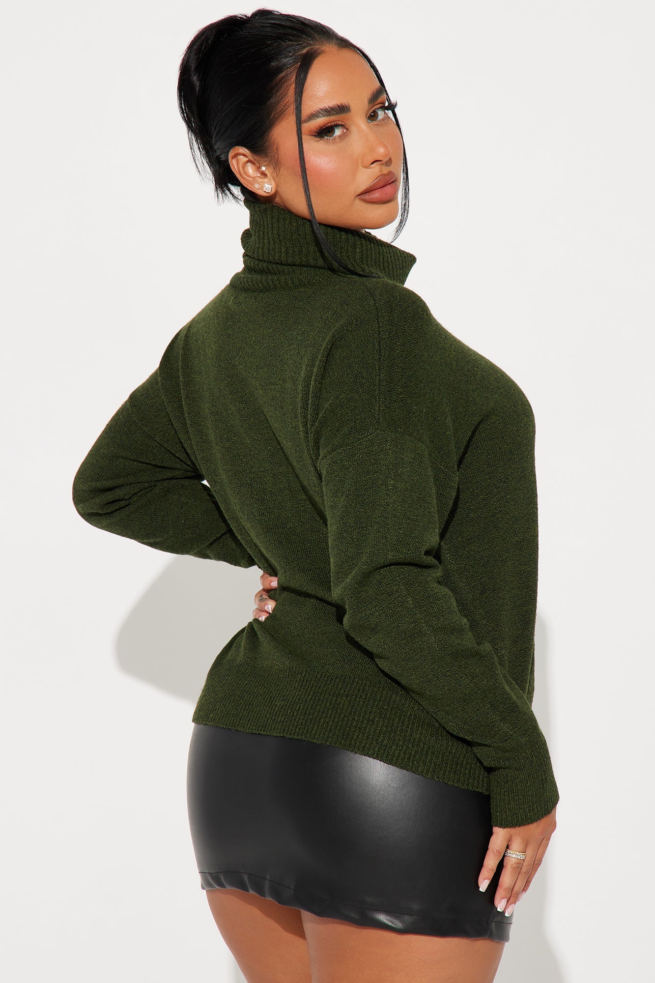 Snow Day Turtleneck Sweater - Olive