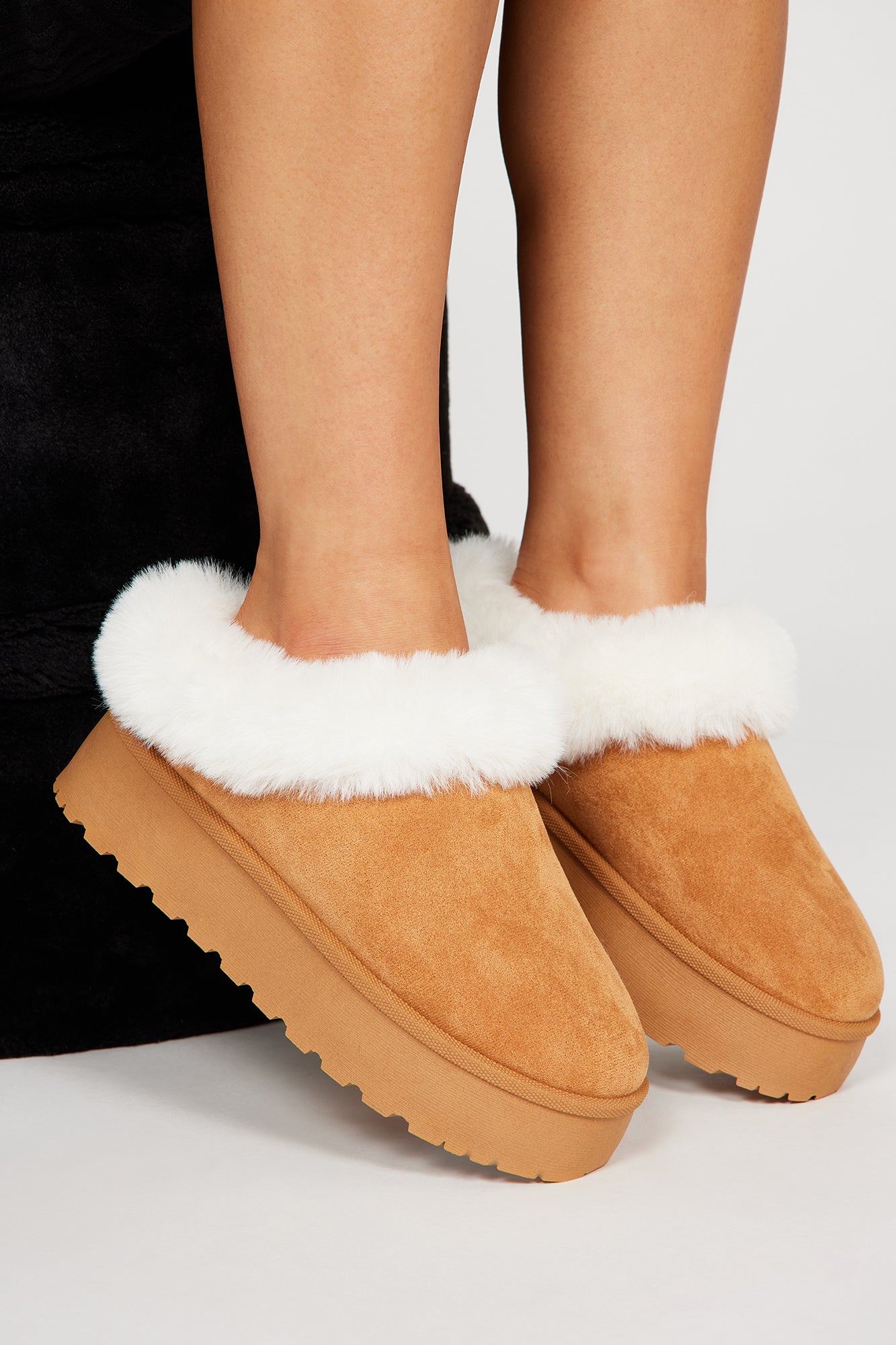 Day In The Life Slippers - Tan