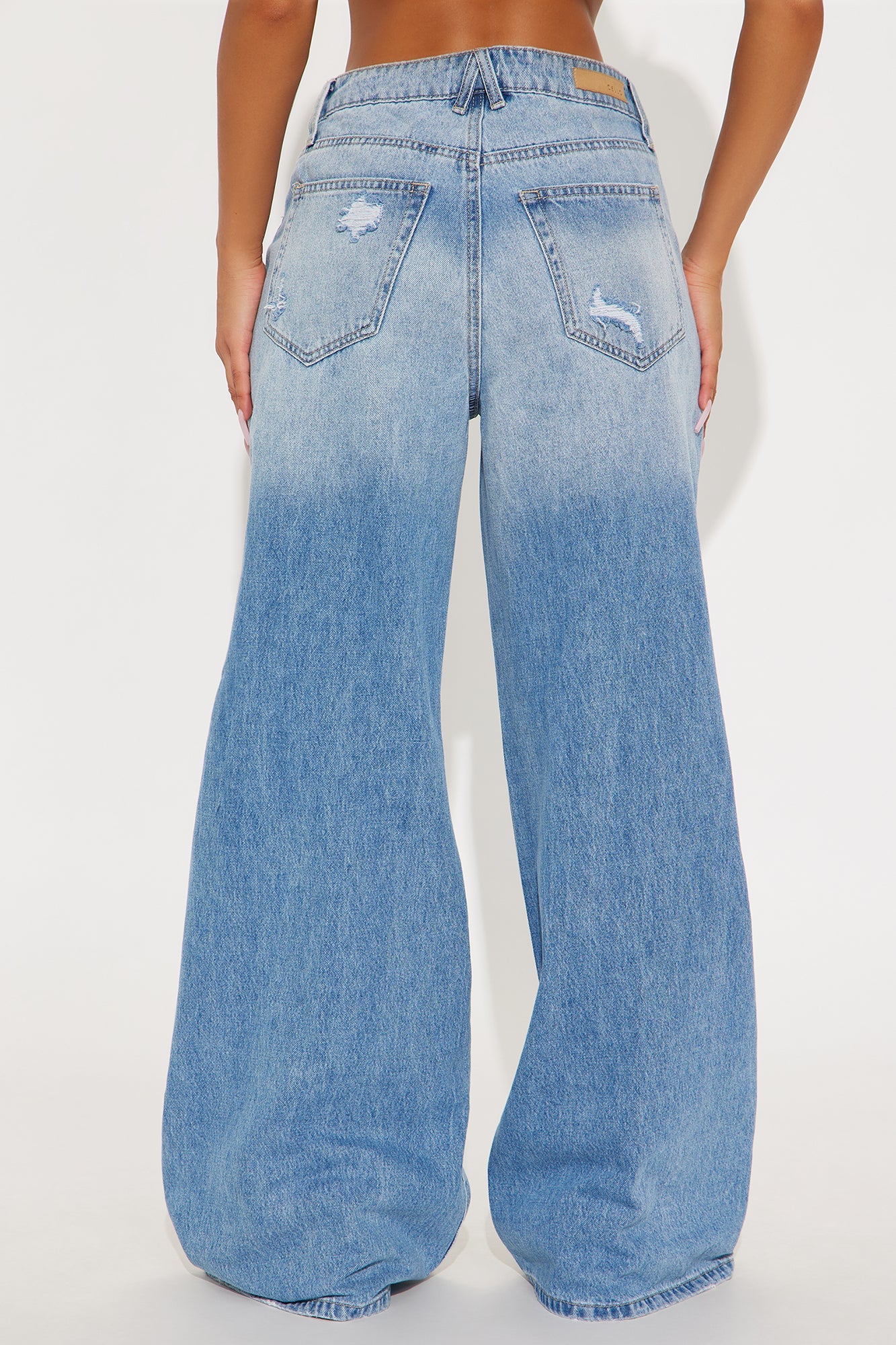 On Holiday Ripped Baggy Jeans - Medium Wash