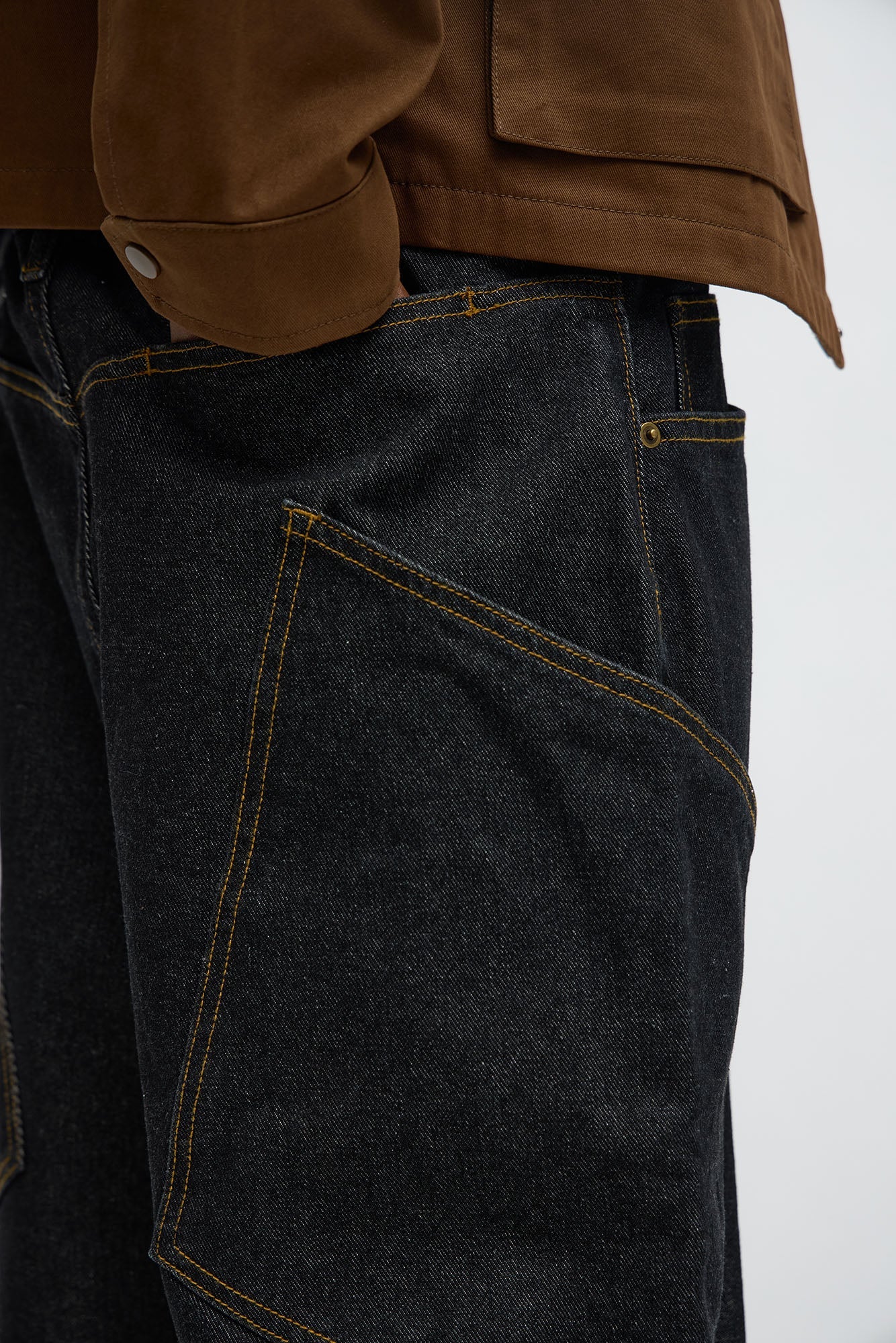 Barrel Panel Pocket Jean - Dark Wash