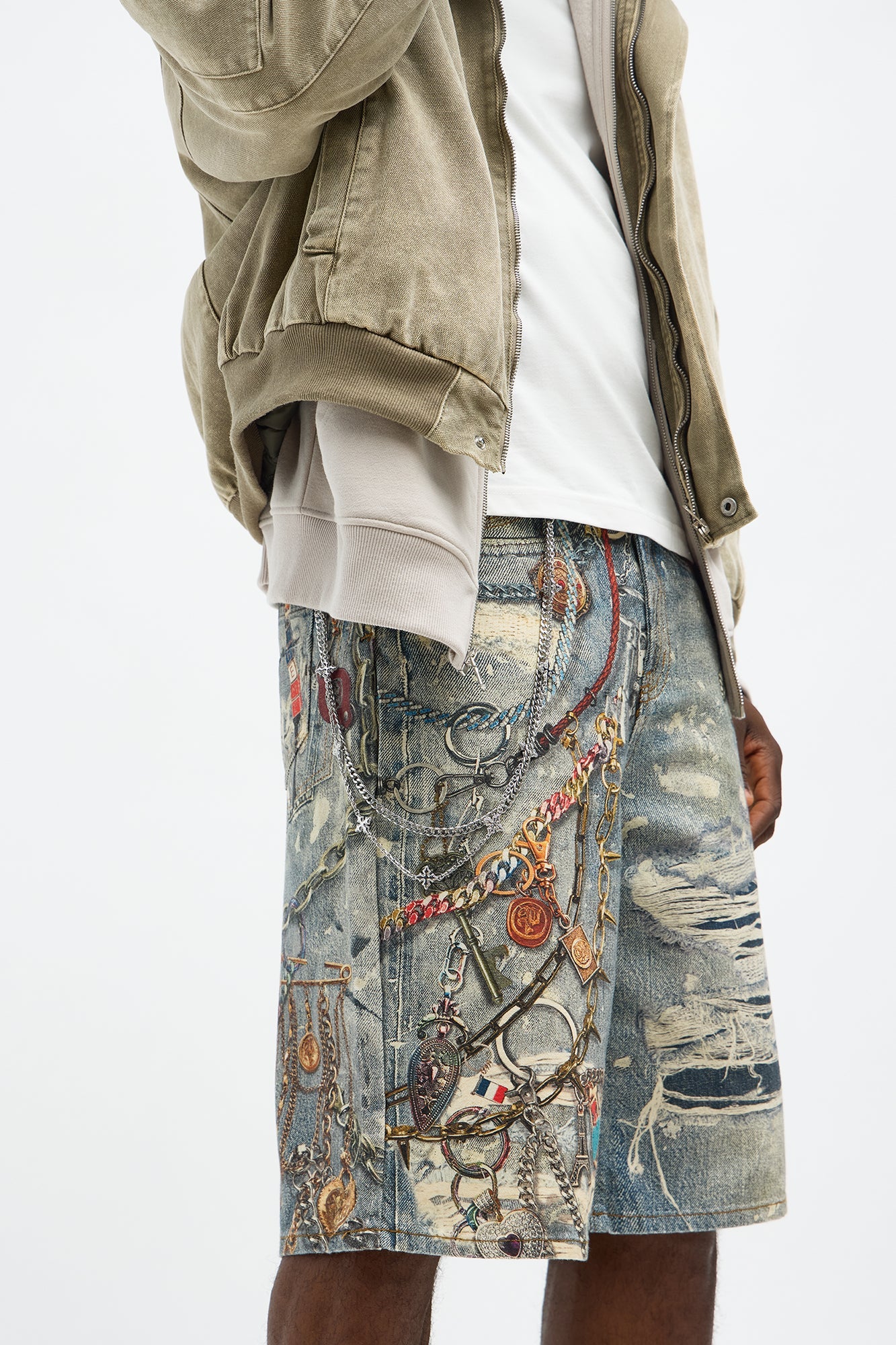 Relaxed Chain Distressed Printed Denim Short - Light Wash