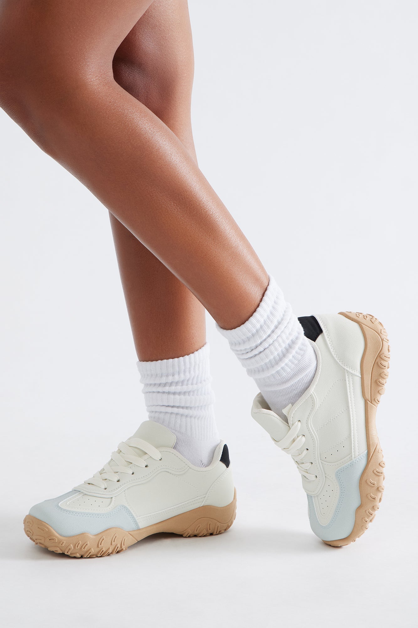 Sideline Babe Low Top Sneakers - White/Blue