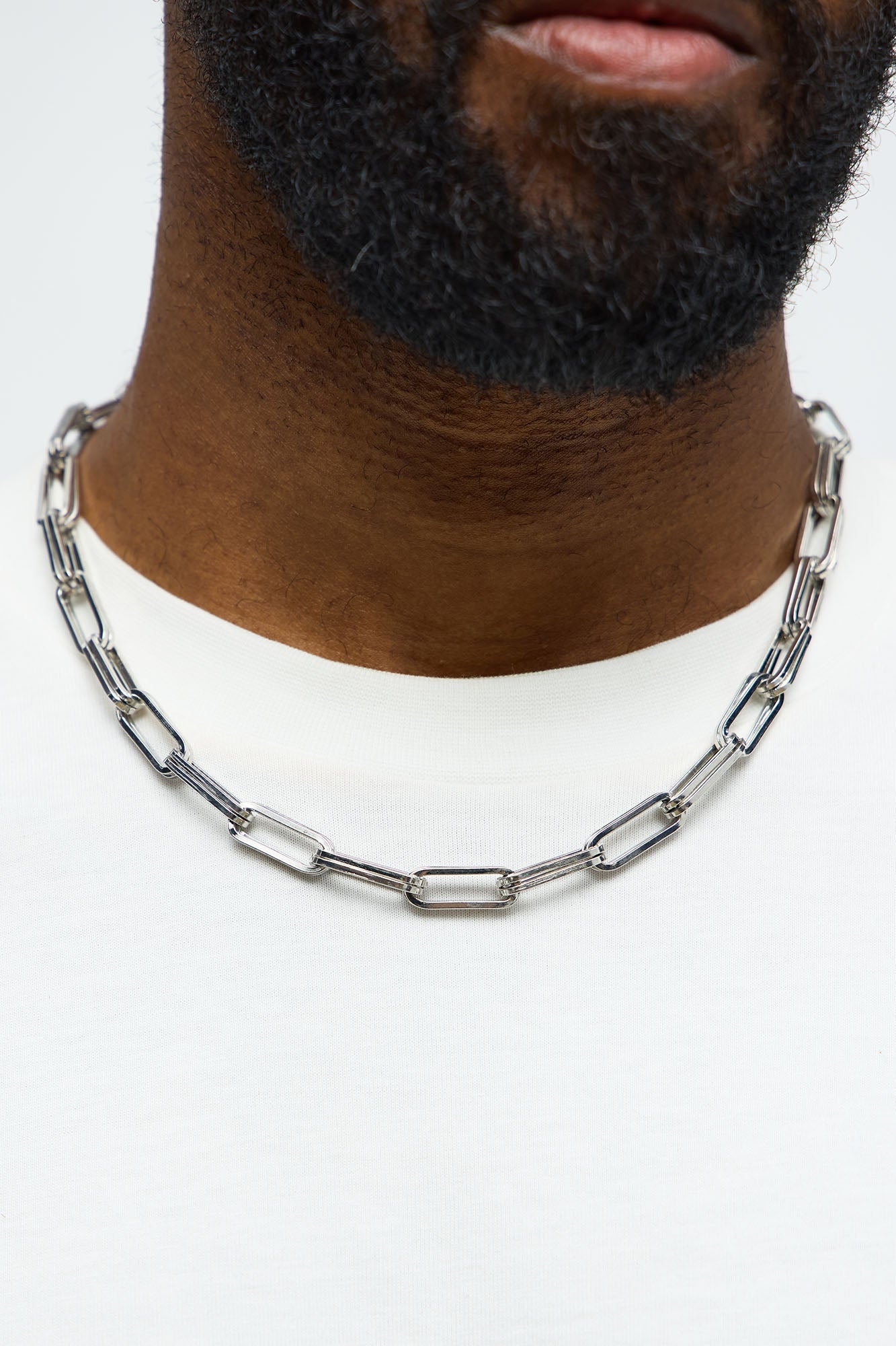 Sleek Style Clasp Necklace - Silver