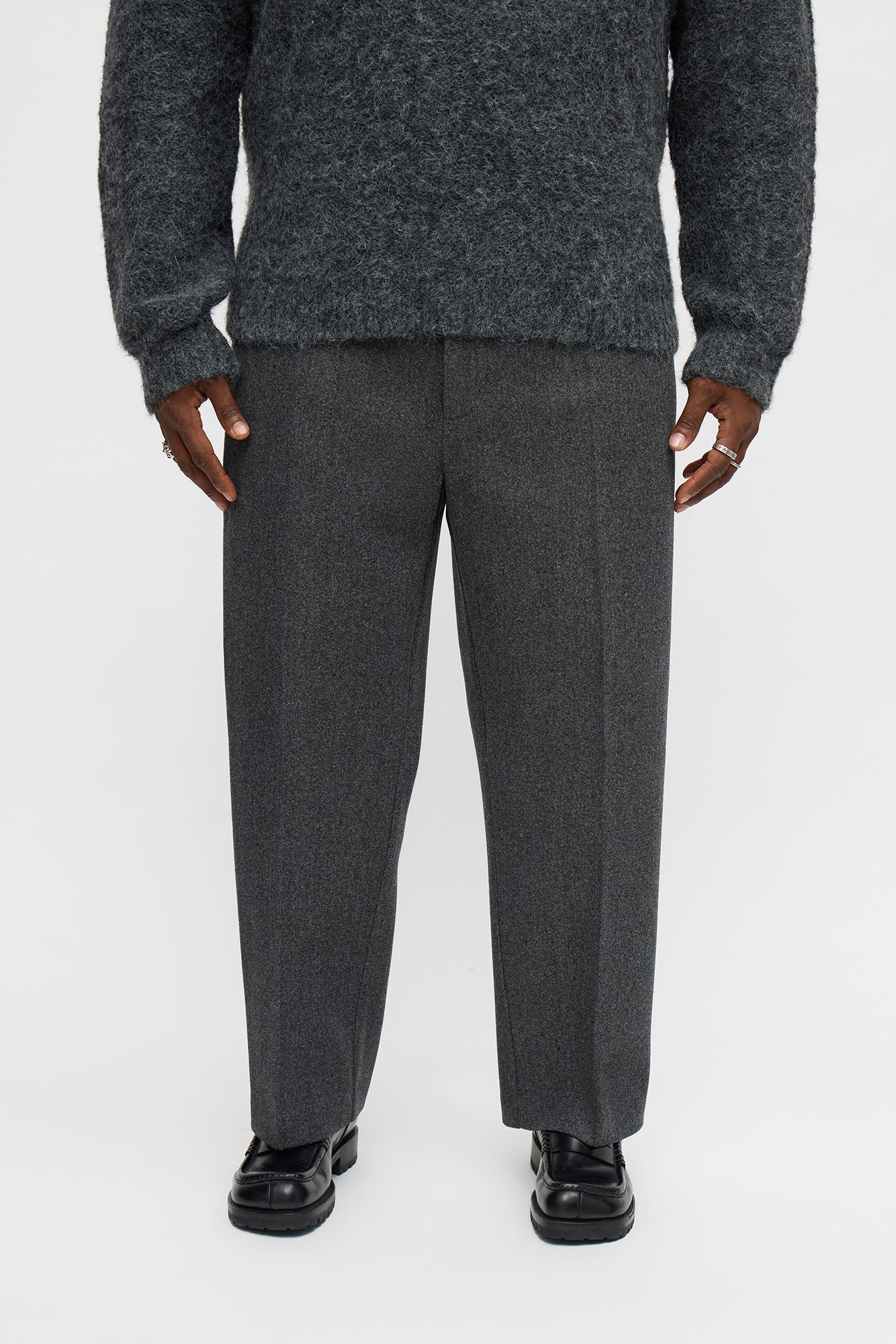 Midtown Relaxed Pant - Charcoal