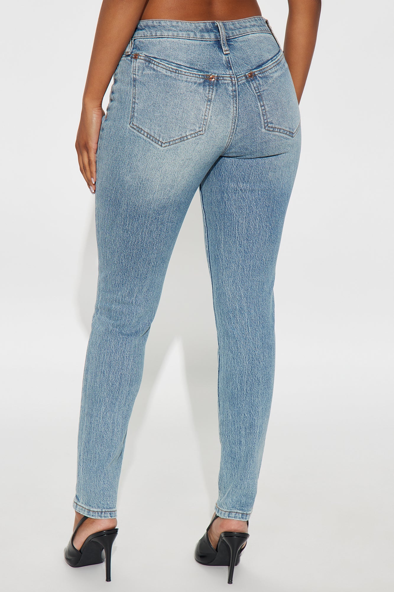 Feeling French Skinny Jeans - Medium Wash