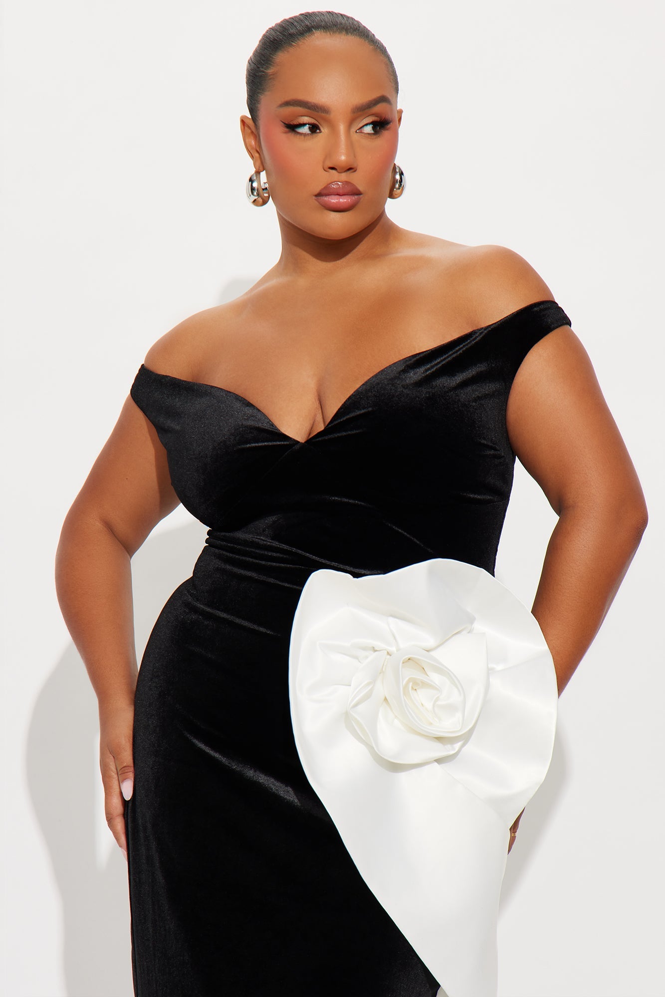 Rosa Off Shoulder Velvet Midi Dress - Black/White