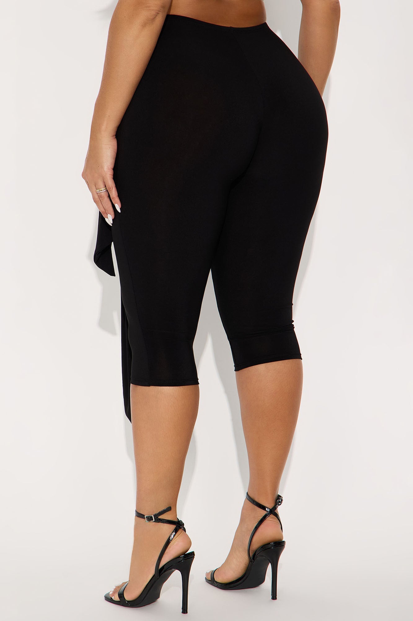 Verona Mid Rise Tie Waist Capri Legging 19″ - Black