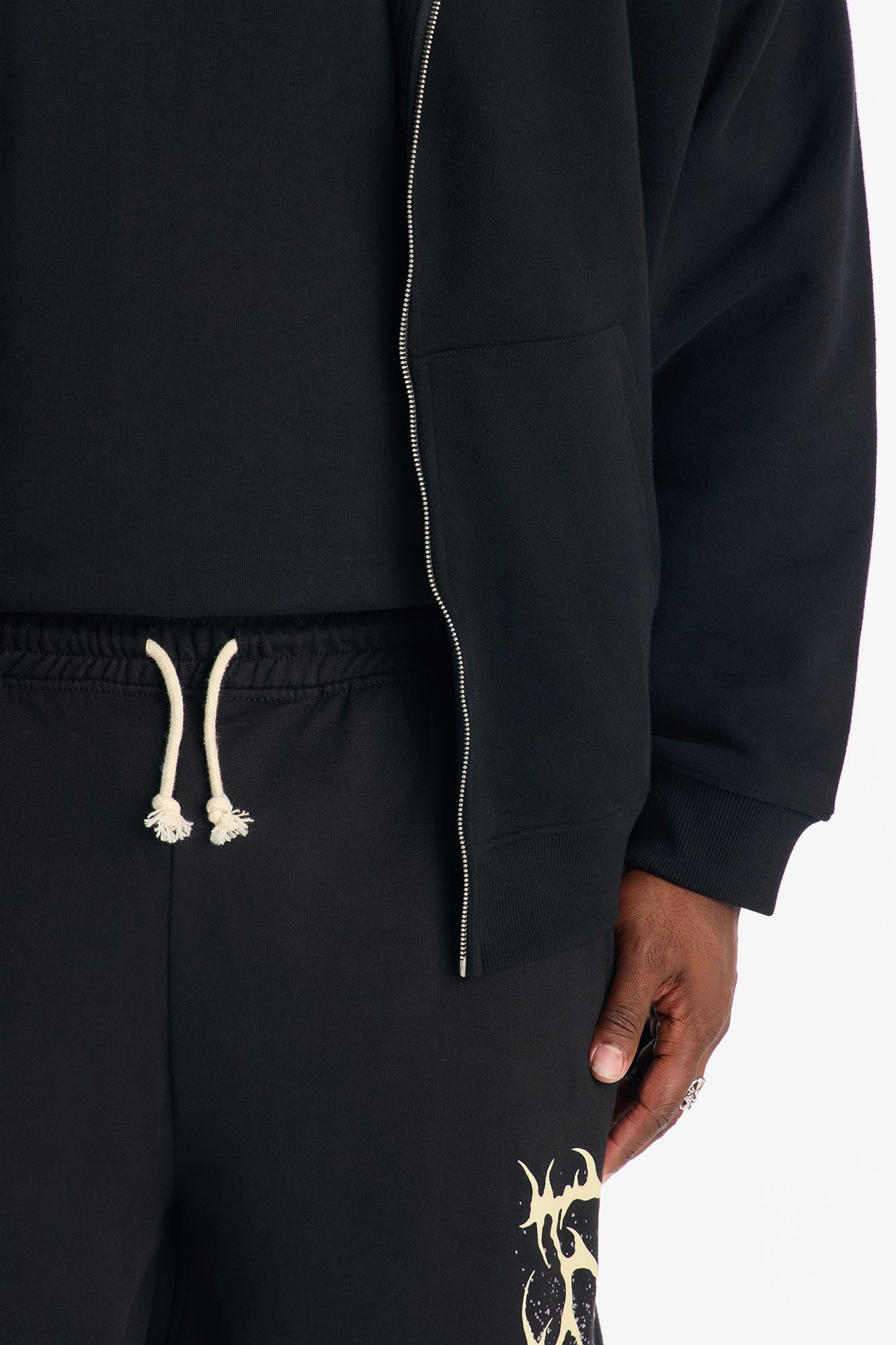 Low Light Sweatshorts - Black