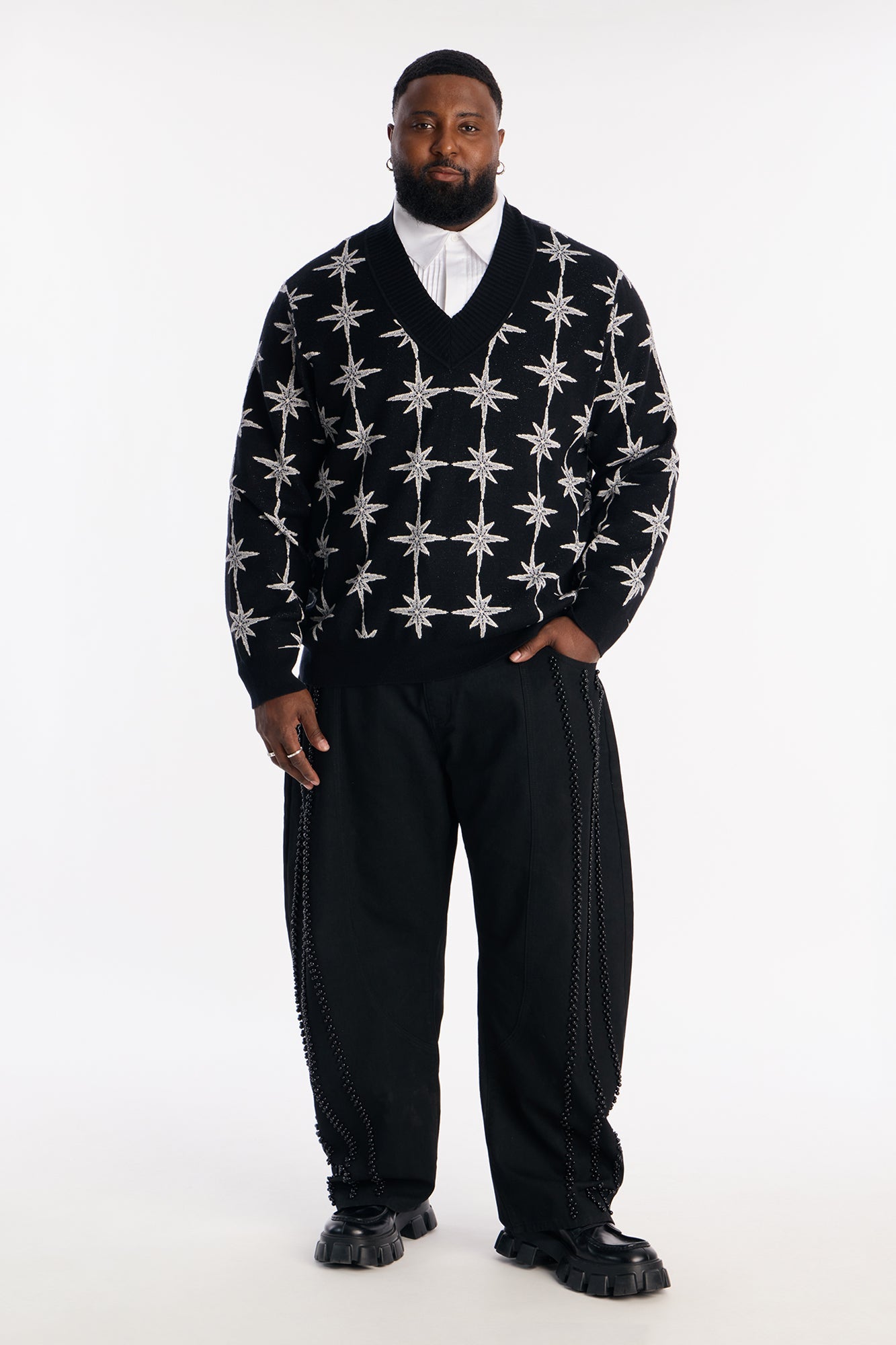 Relaxed Elevated V Neck Bright Etoile Sweater - Black