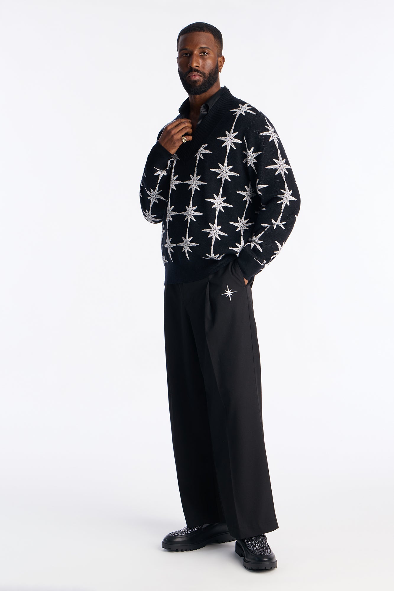 Relaxed Elevated V Neck Bright Etoile Sweater - Black