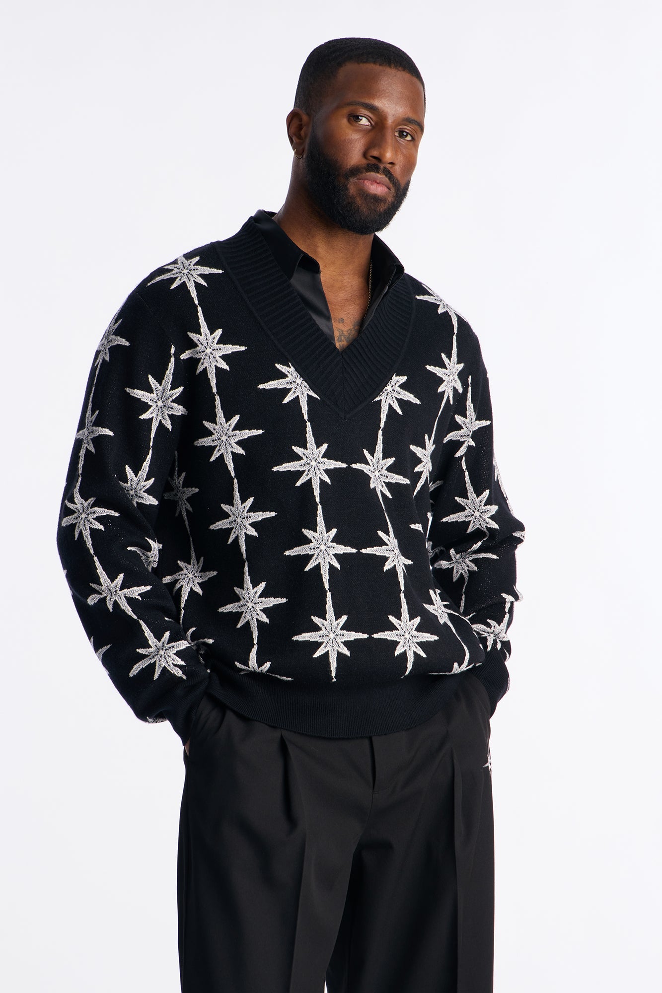 Relaxed Elevated V Neck Bright Etoile Sweater - Black