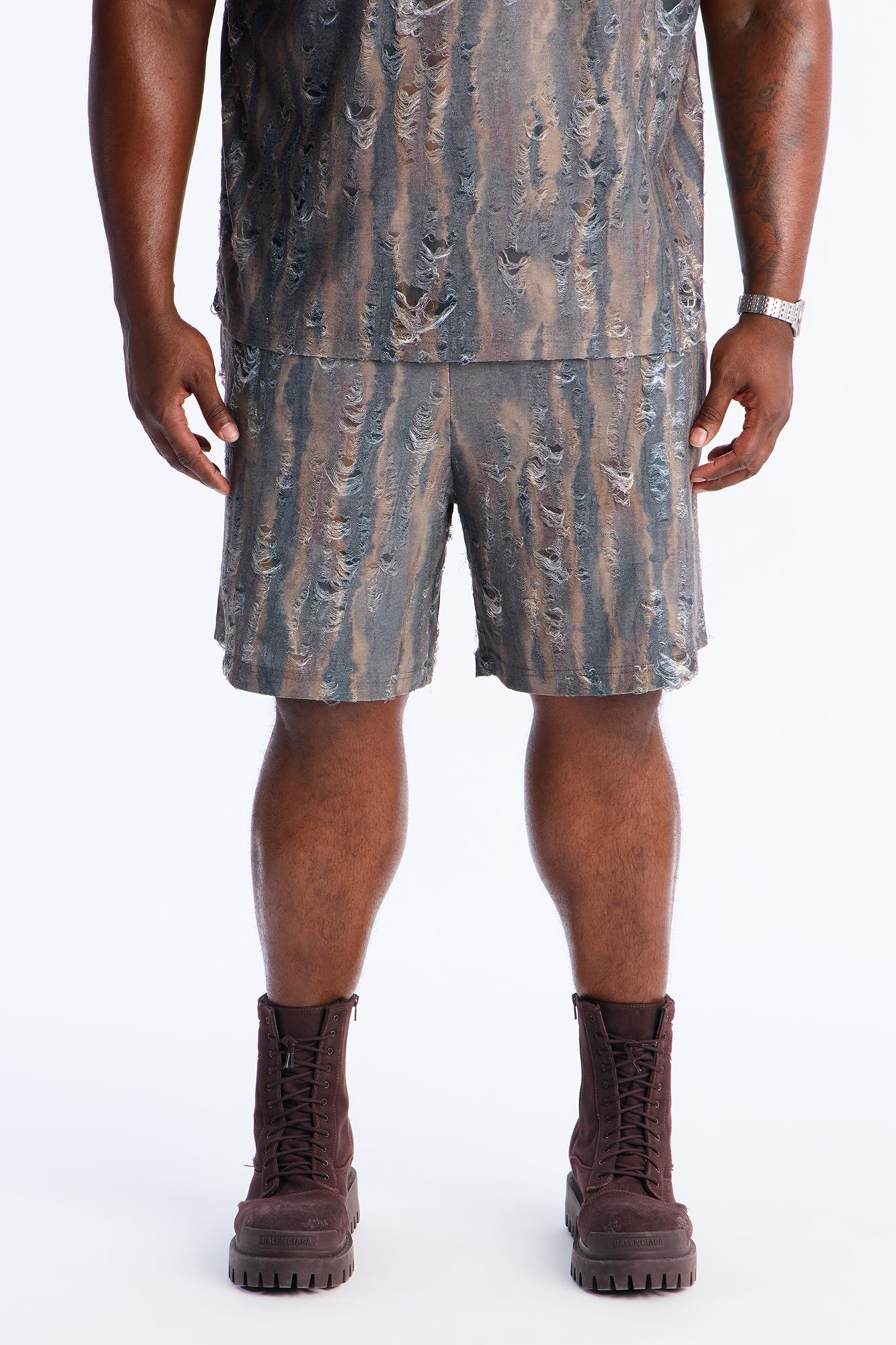 Relaxed Fragmented Realism Distressed Short - Brown