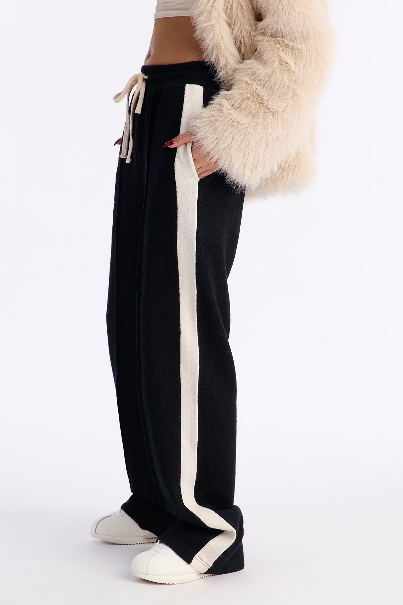 Sammy Knitwear Wide Leg Pant 32″ - Black/combo
