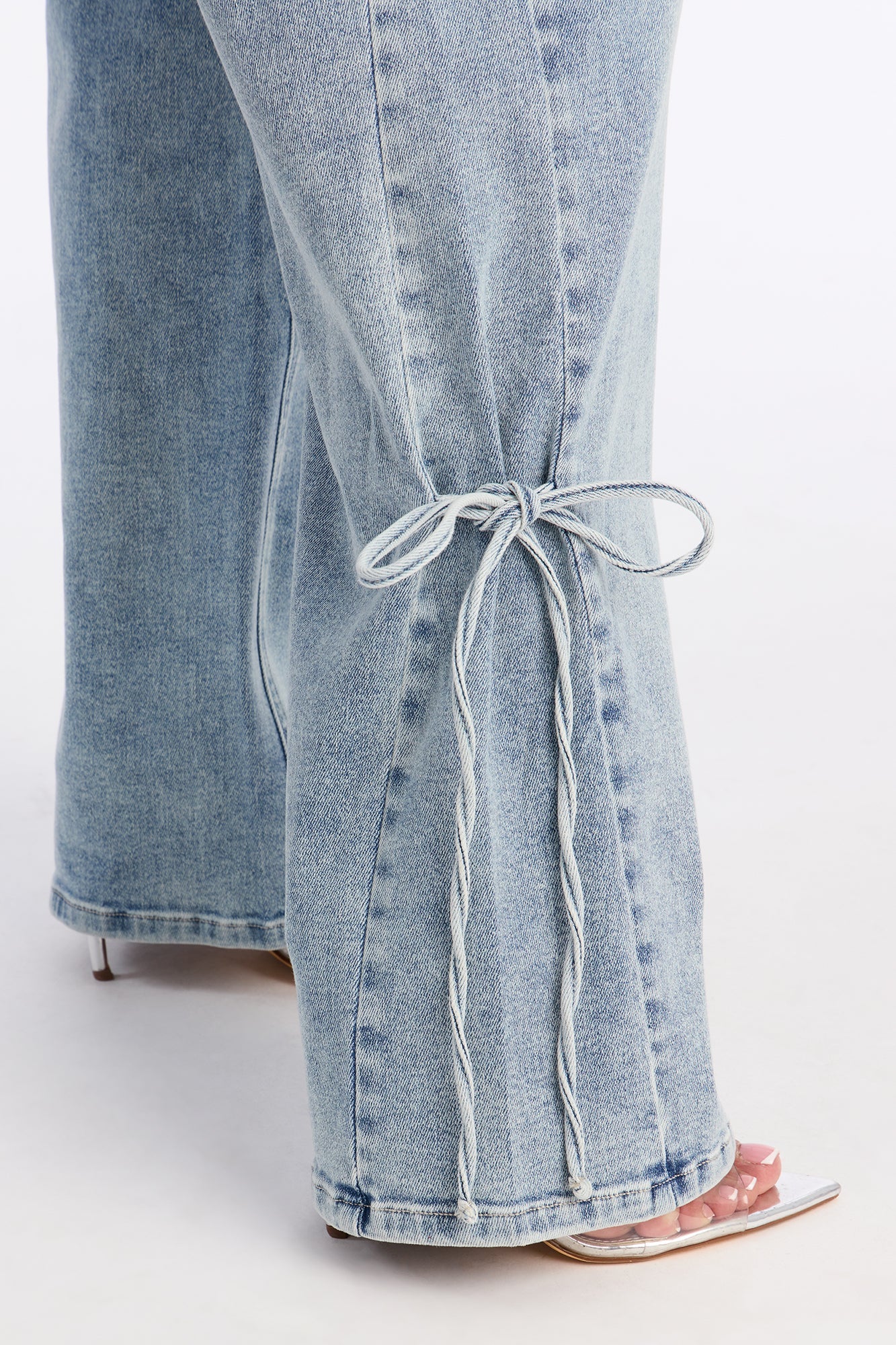 Not Tied Down Wide Leg Denim Jeans - Light Wash