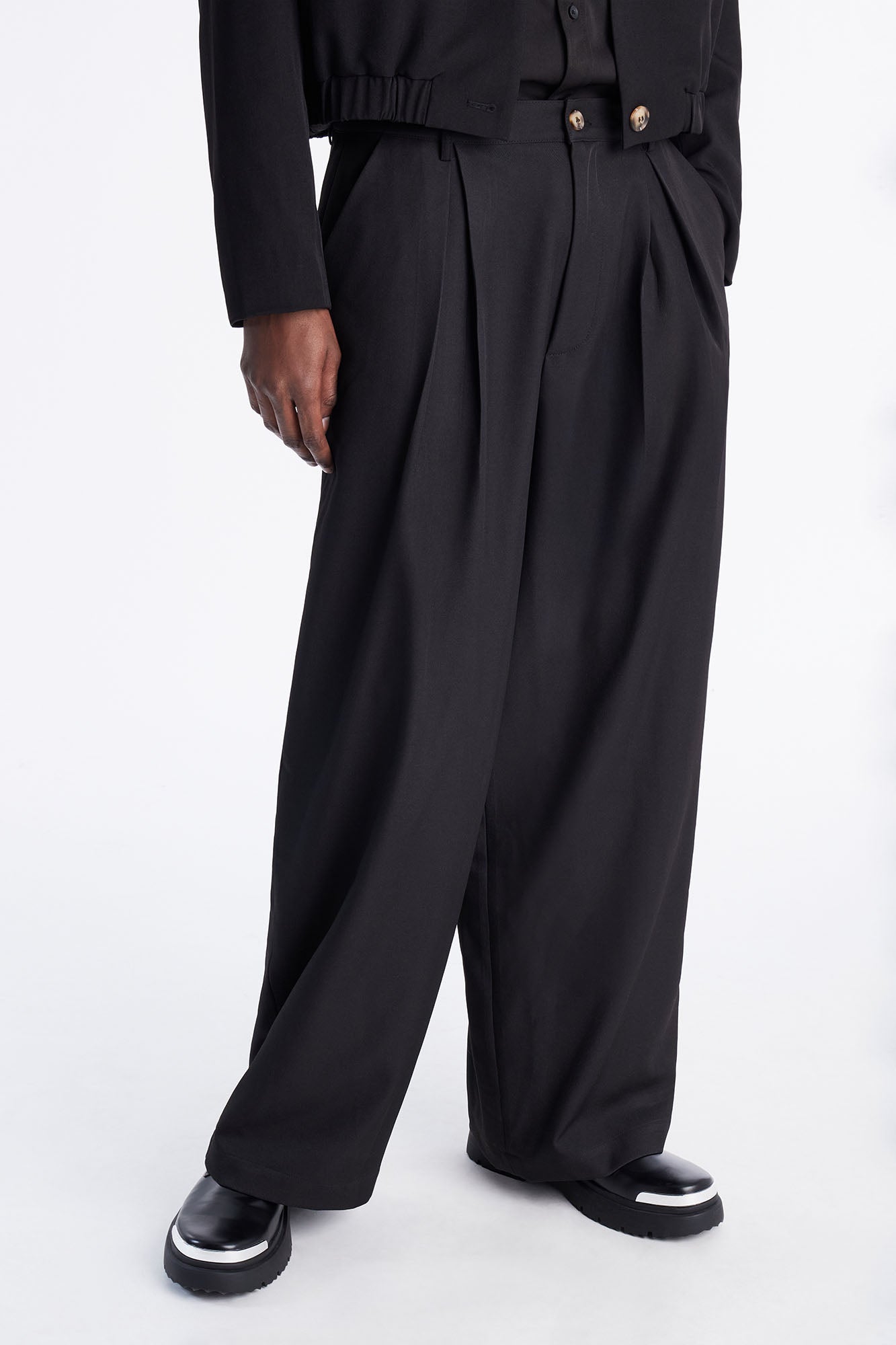 Strikeout Pleated Trouser - Black