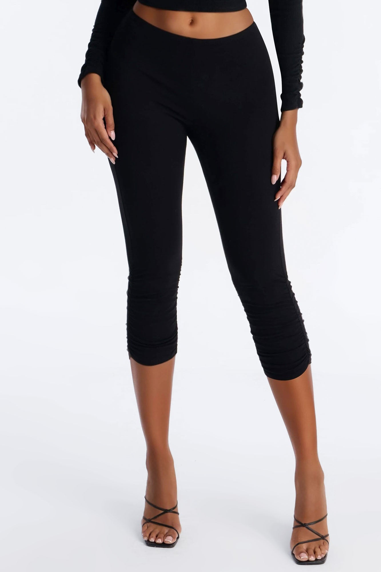 Drama Follows Me Ruched Capri Legging 19″ - Black