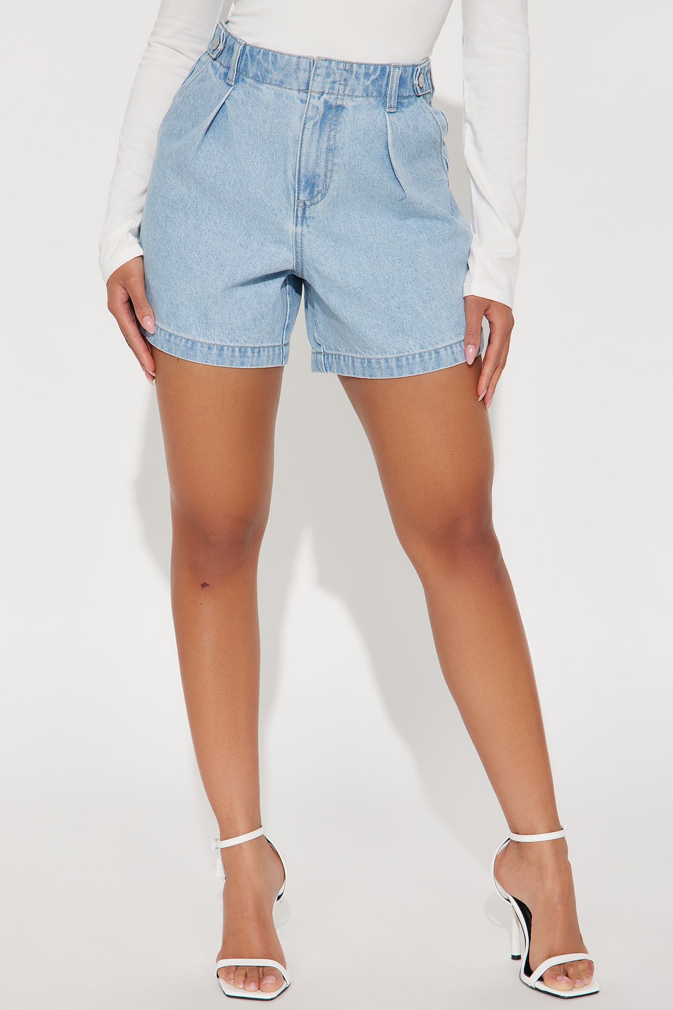 Allise Pleated Trouser Denim Shorts - Light Wash