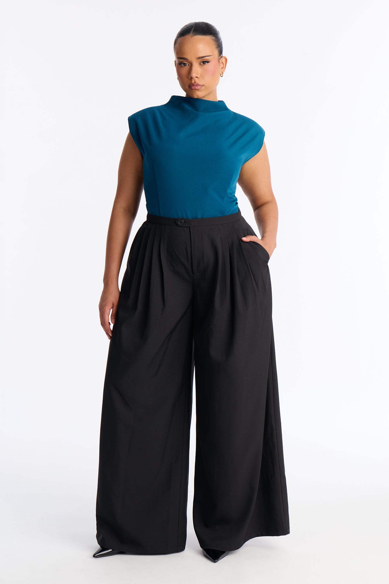 Power Moves Daily Pleated Low Rise Trouser 33″ - Black