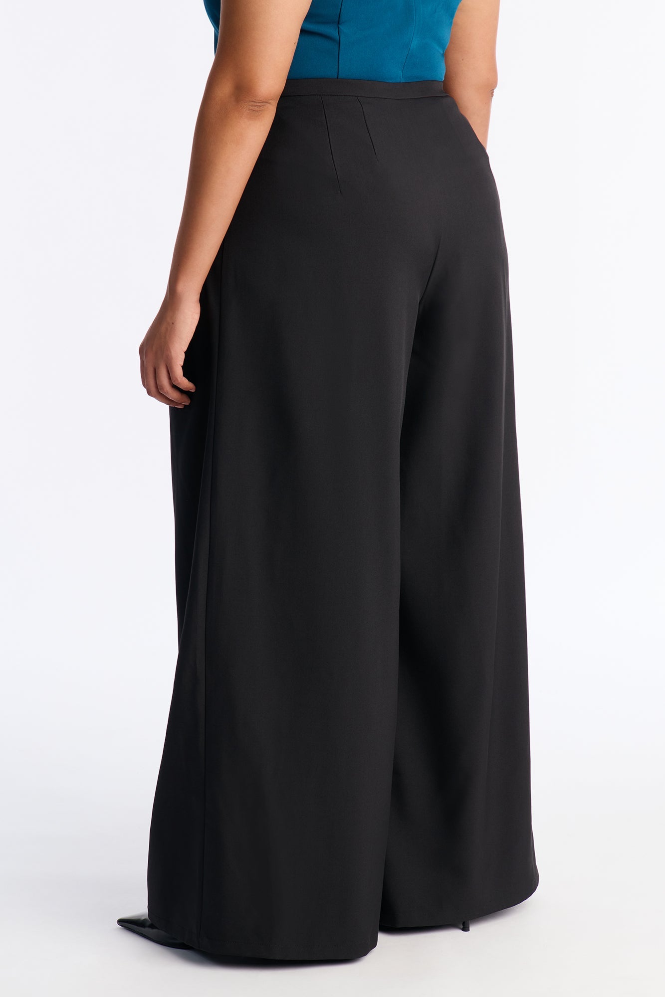 Power Moves Daily Pleated Low Rise Trouser 33″ - Black