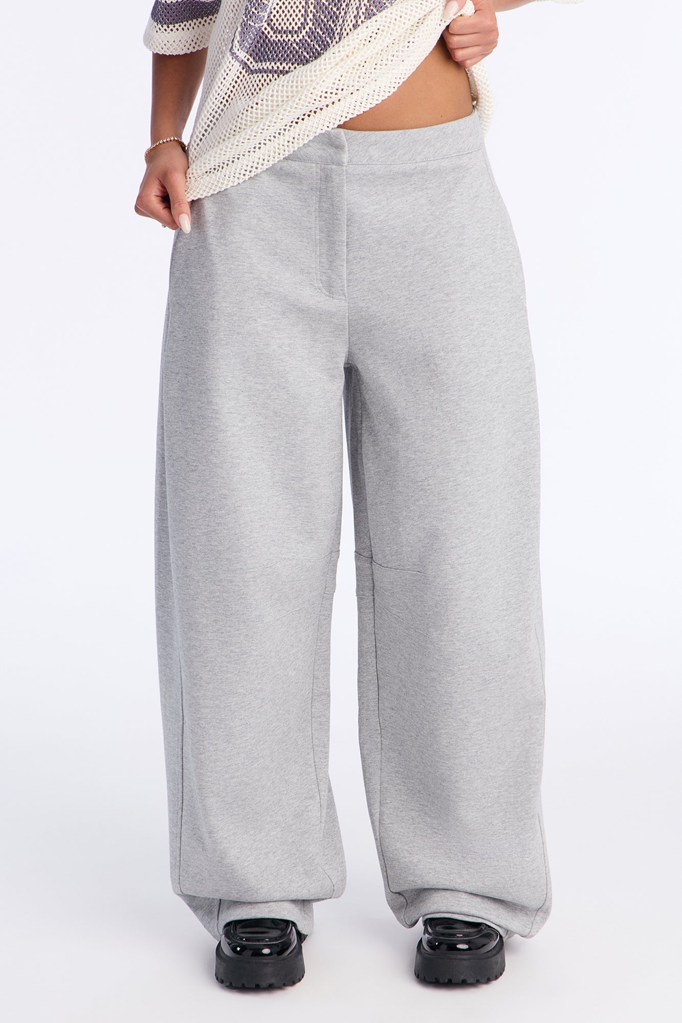 Juni Heavy Knit Jersey Barrel Leg Pant 31″ - Heather Grey