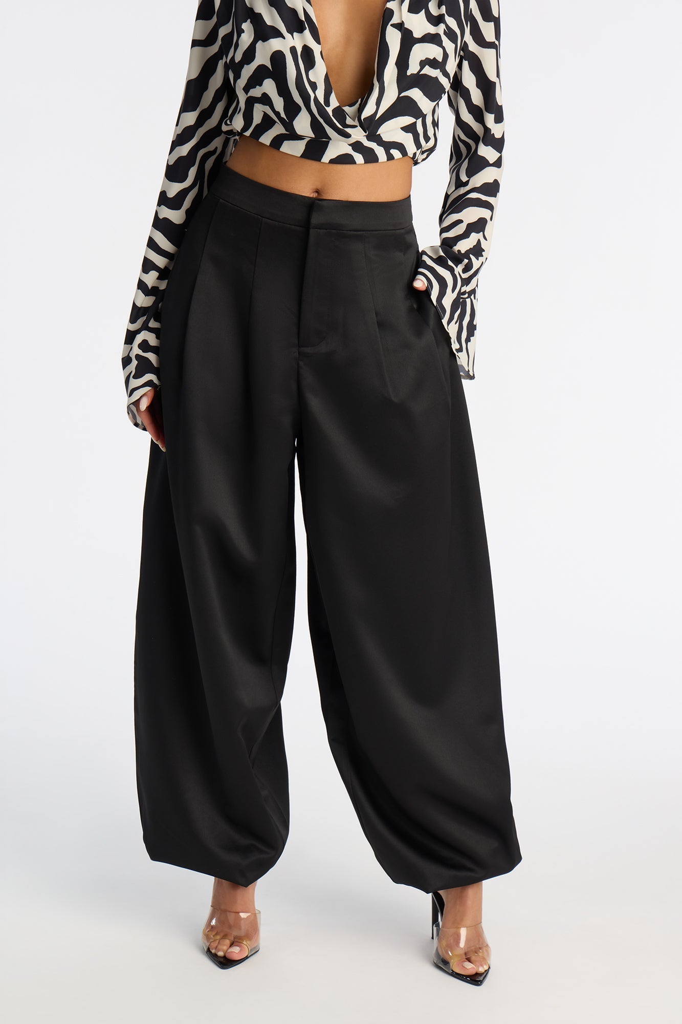 Walk That Talk Satin Balloon Pant 31″ - Black