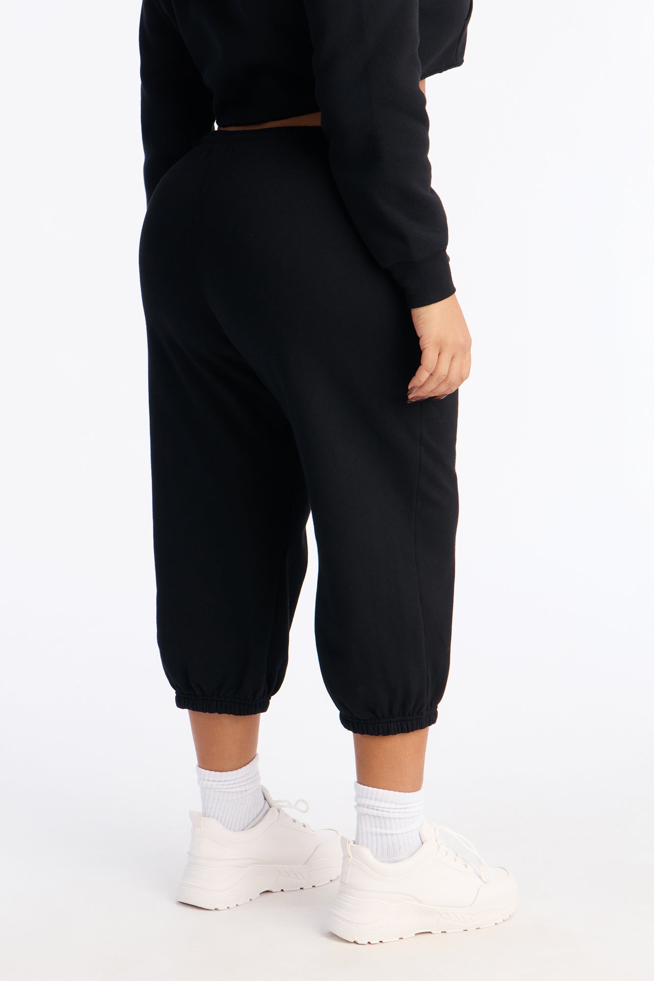 Taylor Low Rise Capri Jogger - Black