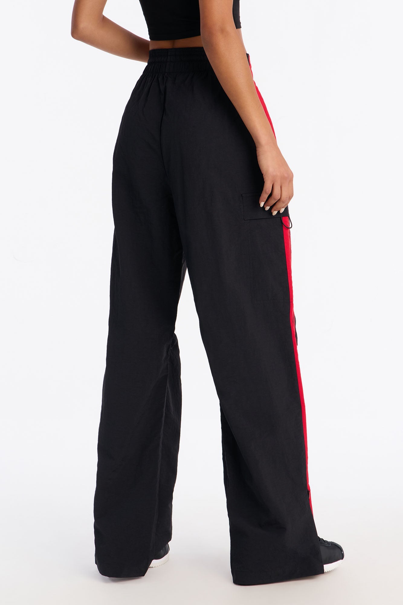 Urban Windbreaker Pants - Black/Red