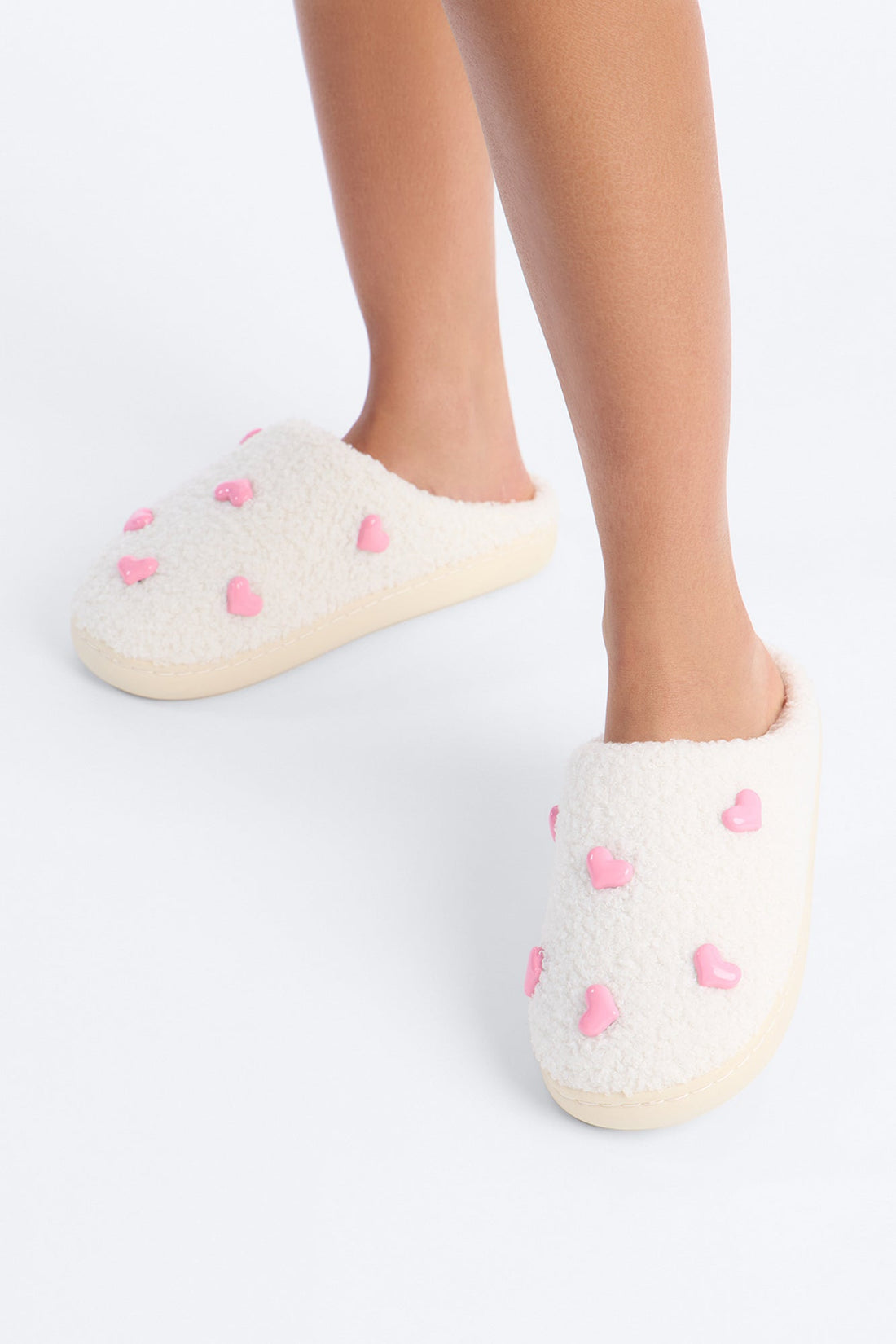 Heartbeat Sherpa Slippers - White/Pink