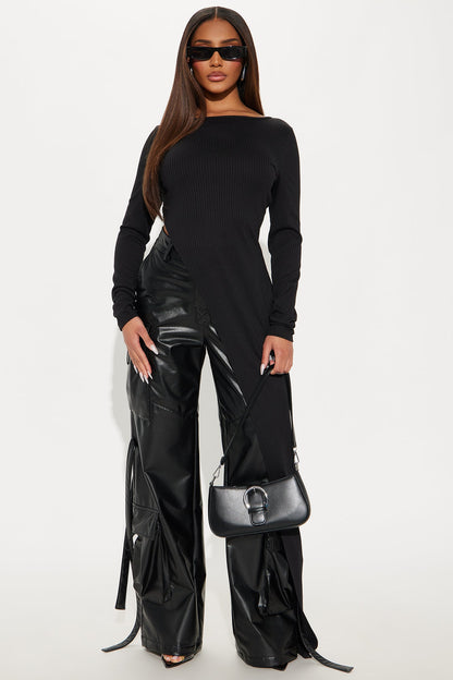 Causal Statement Ribbed Top - Black