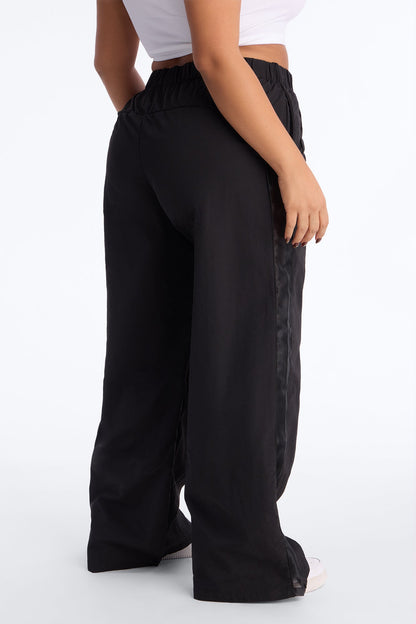 No Days Off Sheer Windbreaker Pant 33″ - Black