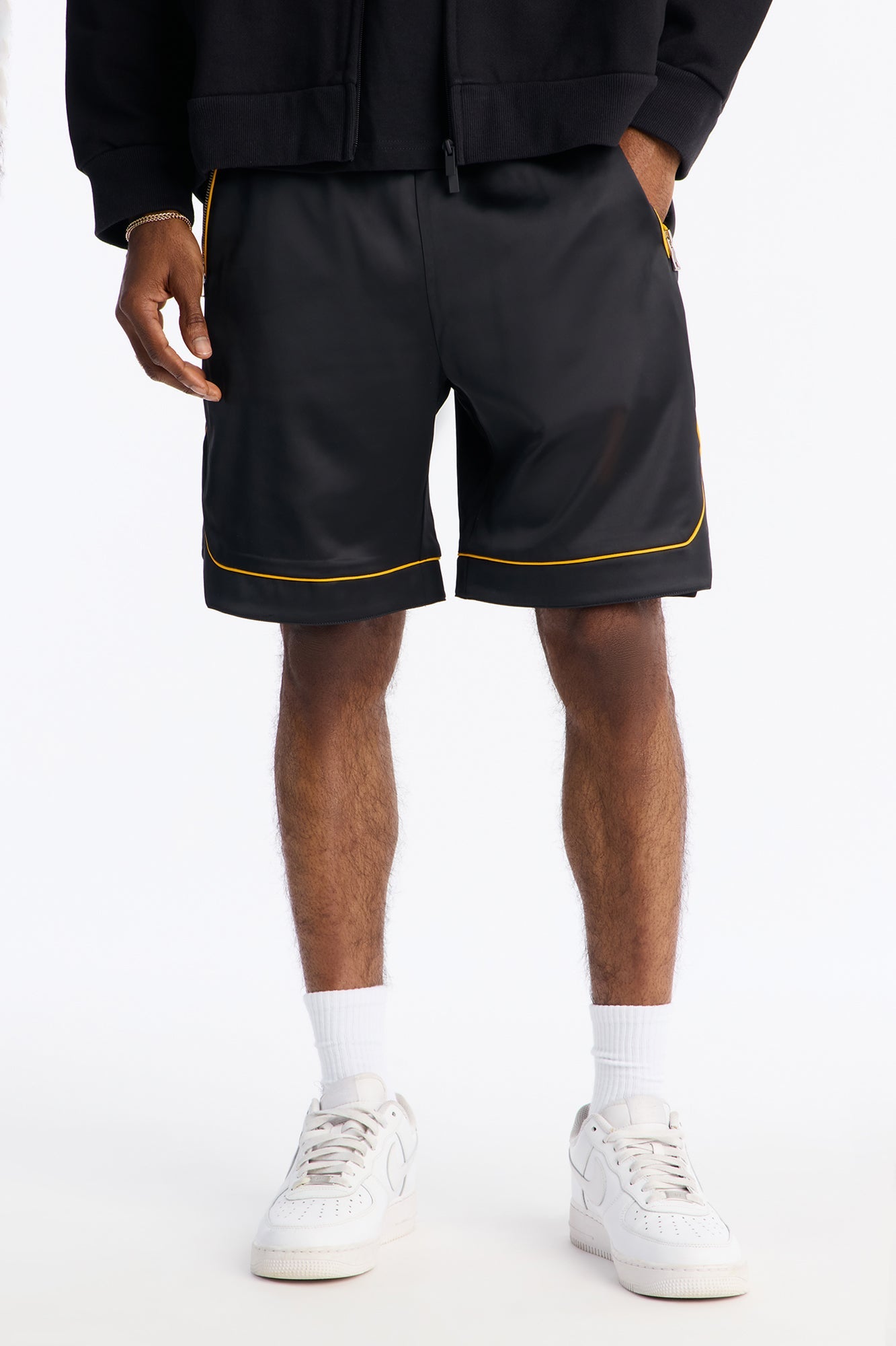 Slant Pocket Gloss Short - Black