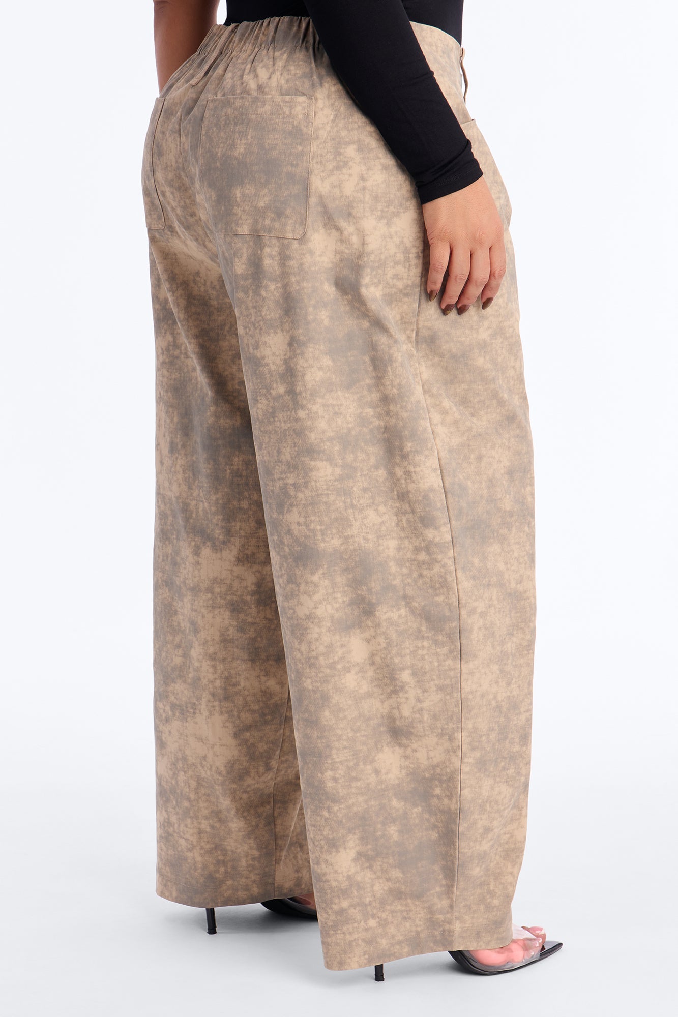 Kian Mid Rise Cloud Print Barrel Leg Pant 29″ - Taupe/combo