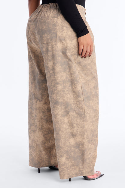 Kian Mid Rise Cloud Print Barrel Leg Pant 29″ - Taupe/combo